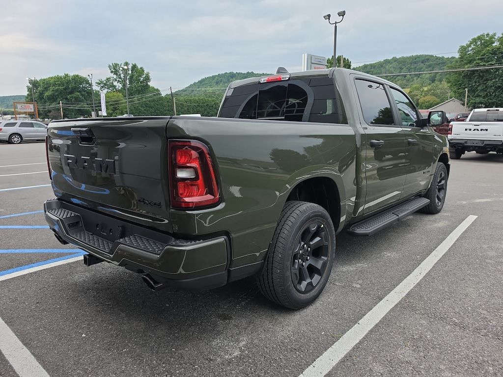 New 2027 Ram 1500 EXPRESS CREW CAB 4X4 5'7 BOX Pickup