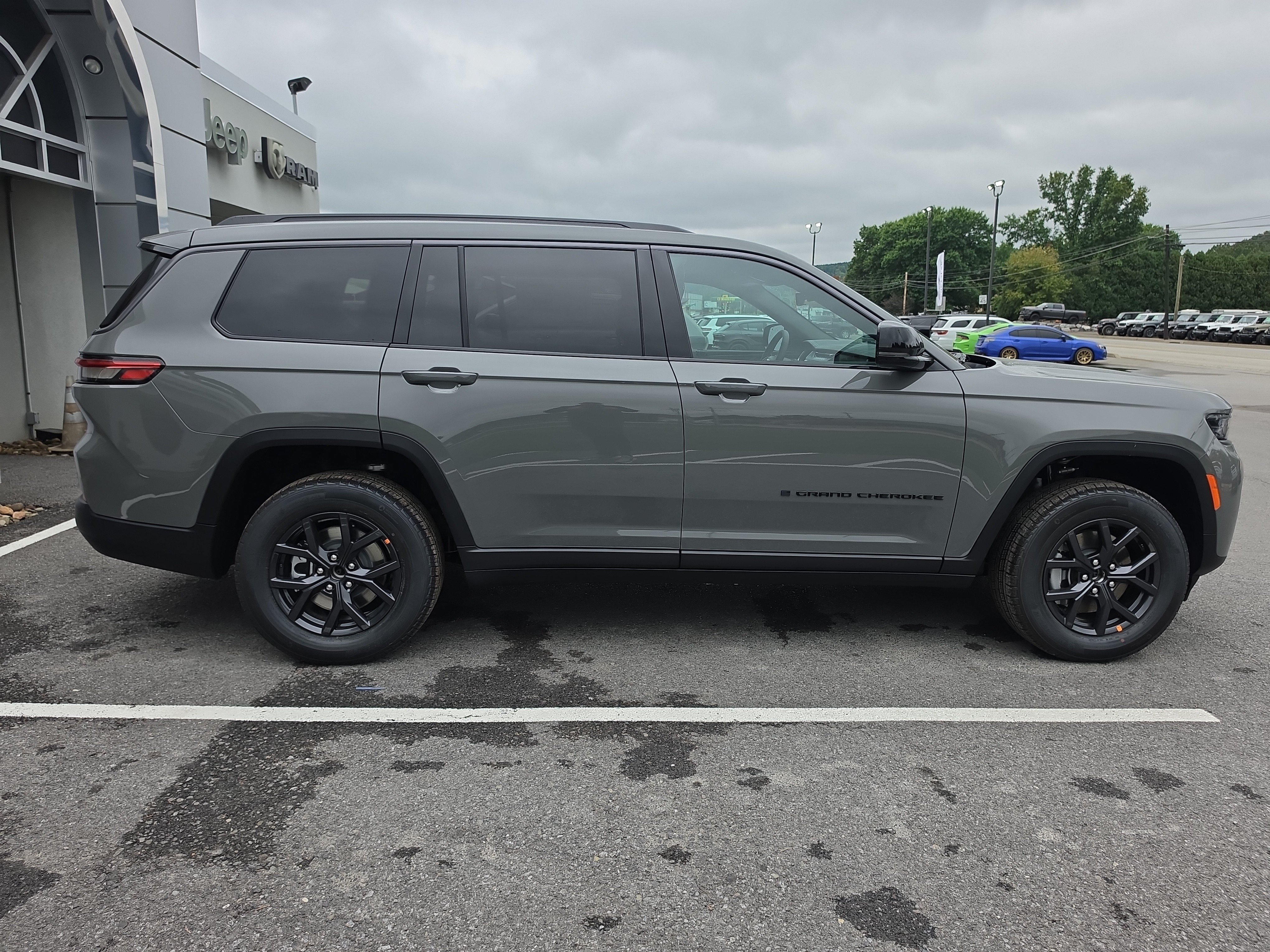 New 2027 Jeep Grand Cherokee L 3 Row LAREDO 4X4 Sport Utility
