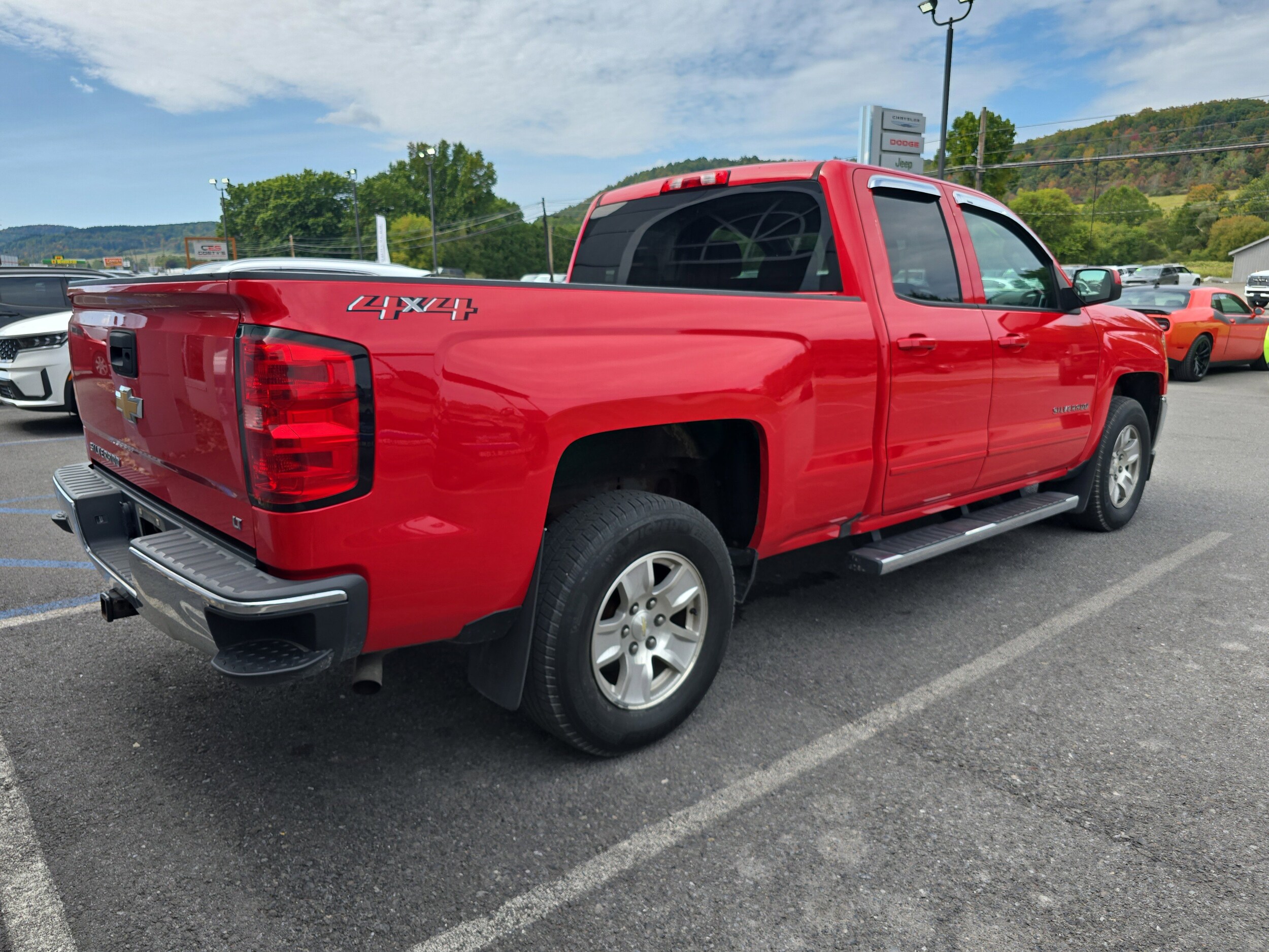 2018 Chevrolet Silverado 1500 LT photo 3