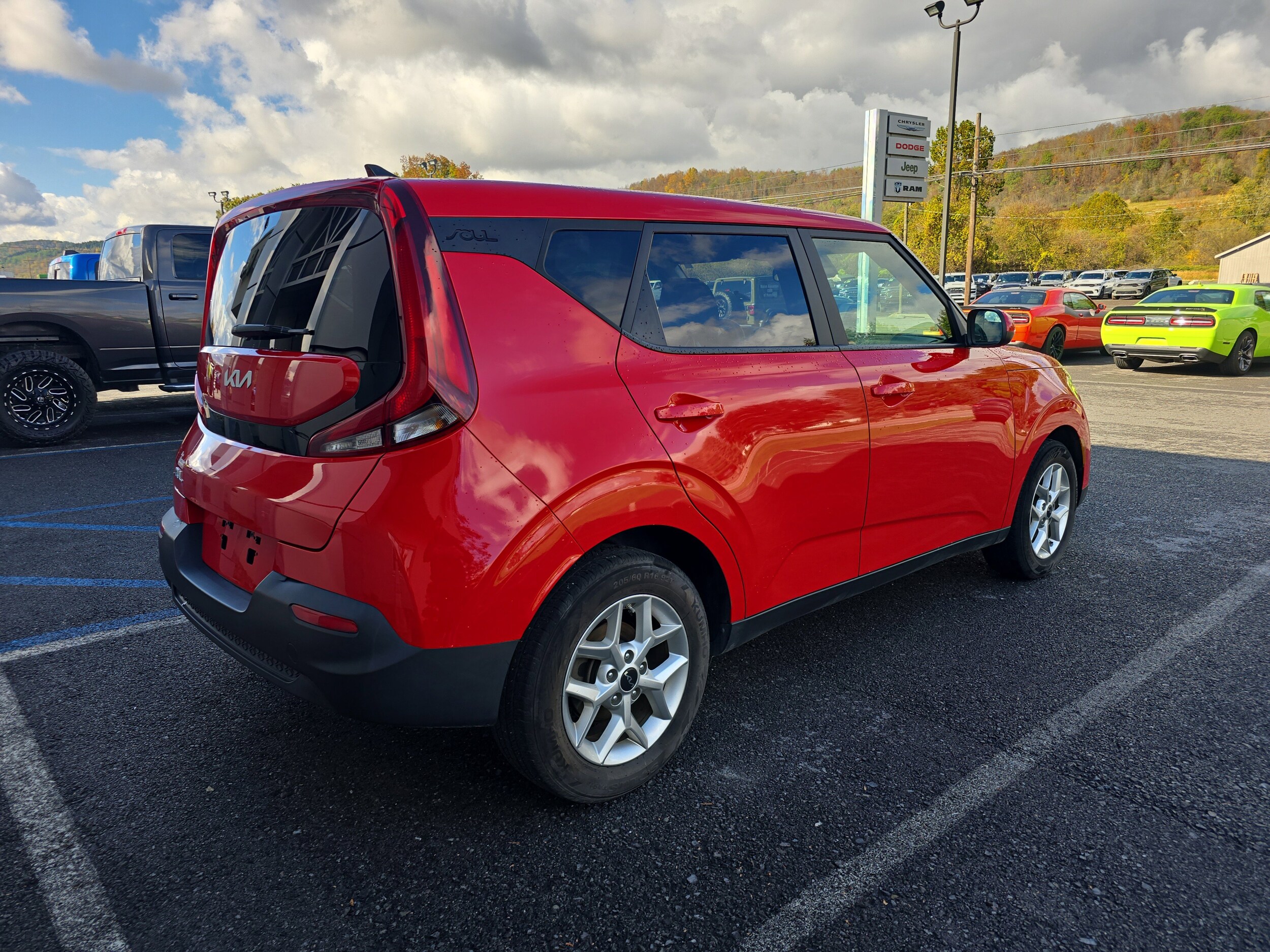 2022 Kia Soul LX photo 2