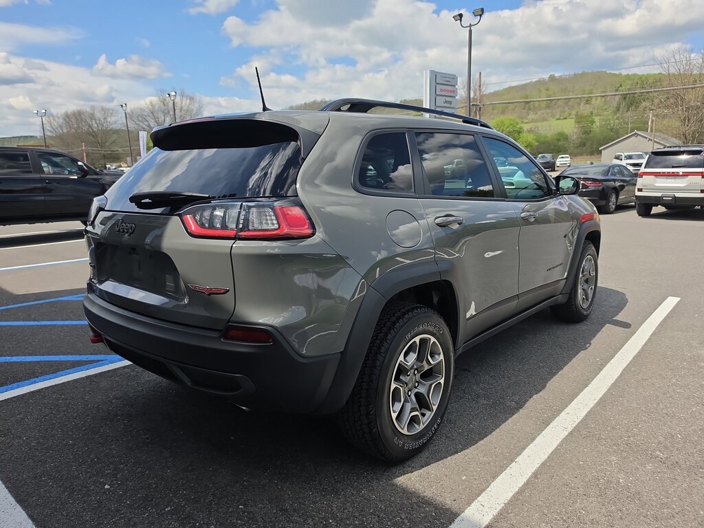 Used 2022 Jeep Cherokee Trailhawk SUV