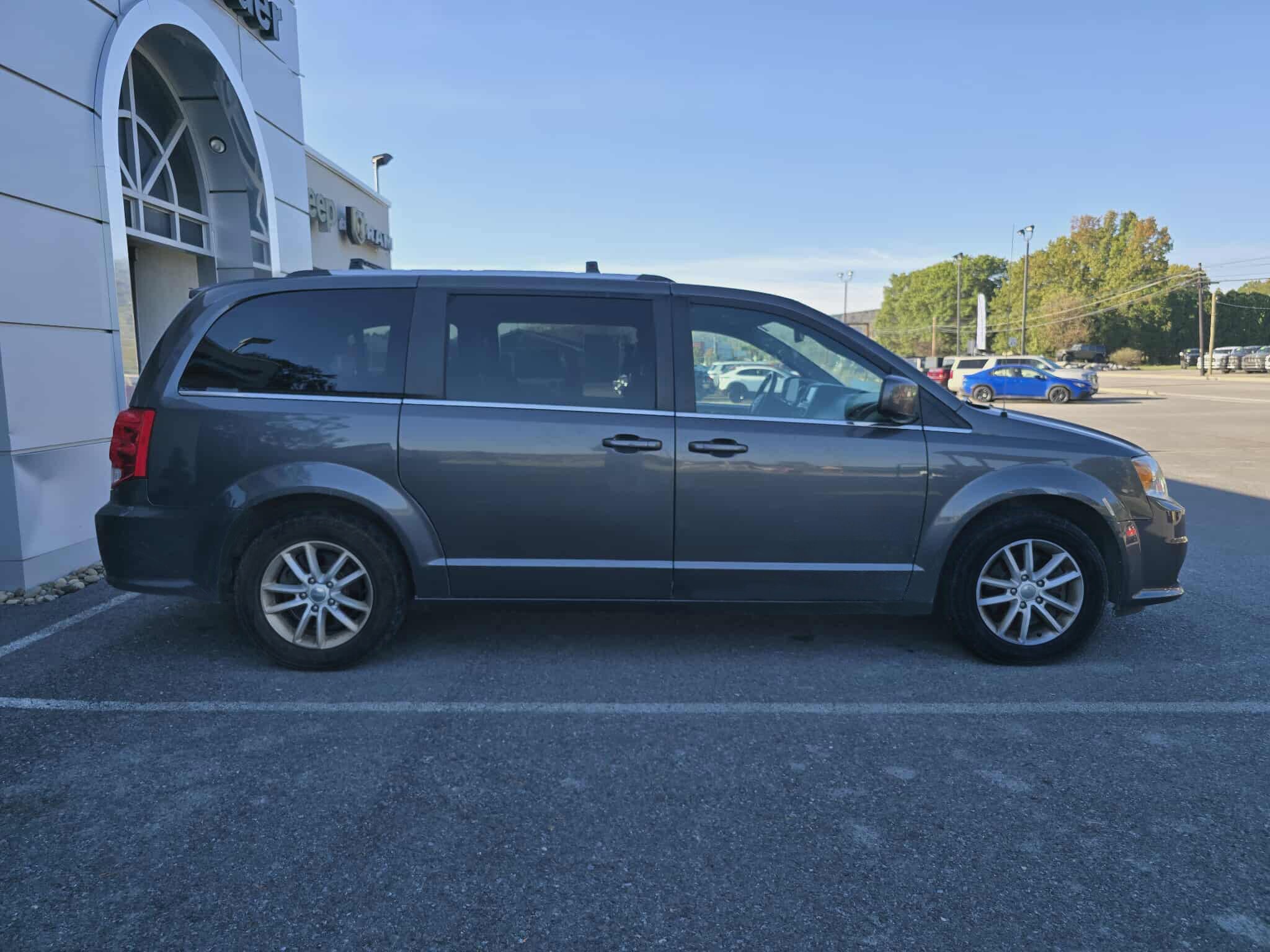 2019 Dodge Grand Caravan SXT photo 2