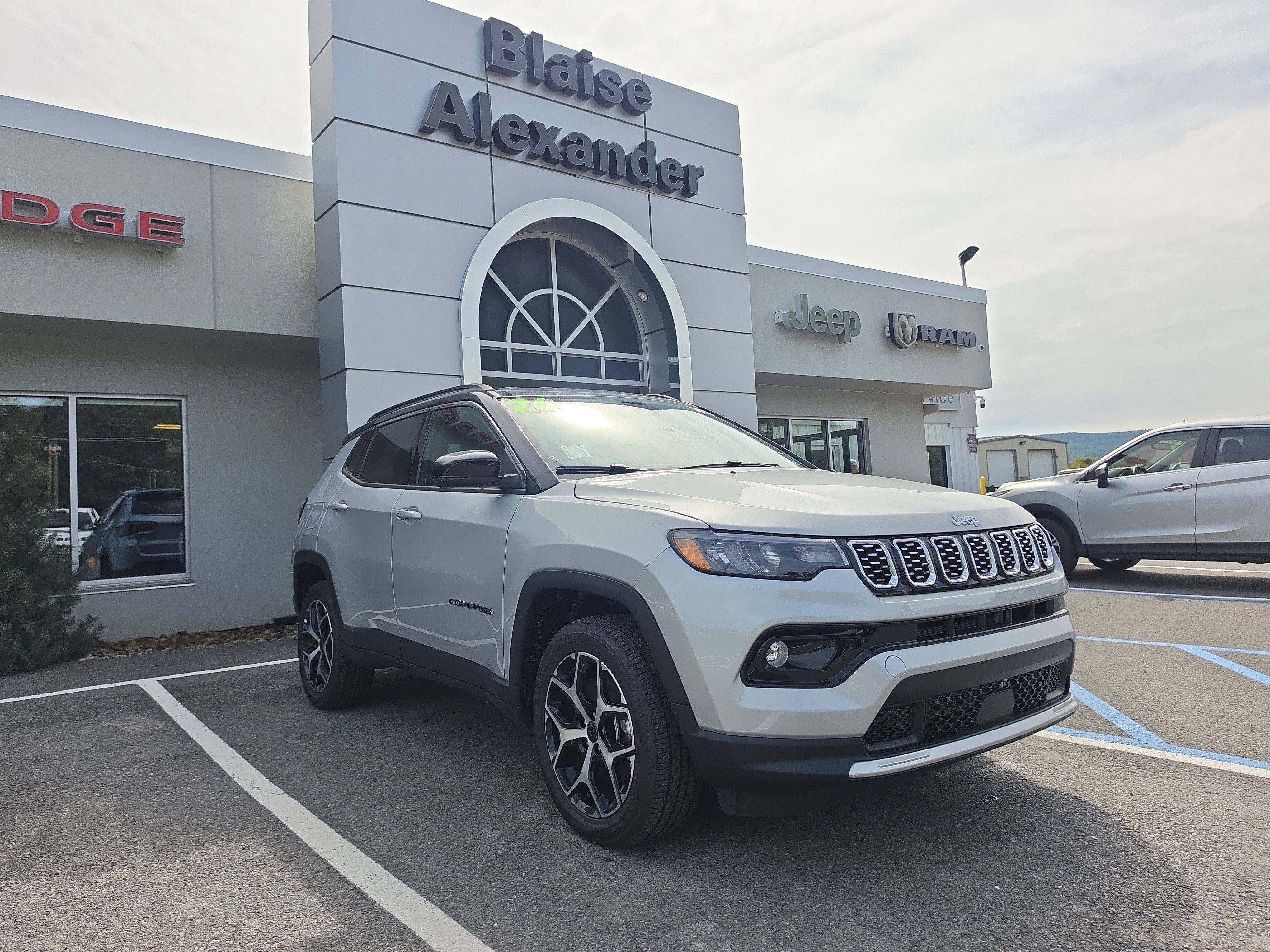 New 2026 Jeep Compass LIMITED 4X4 Sport Utility