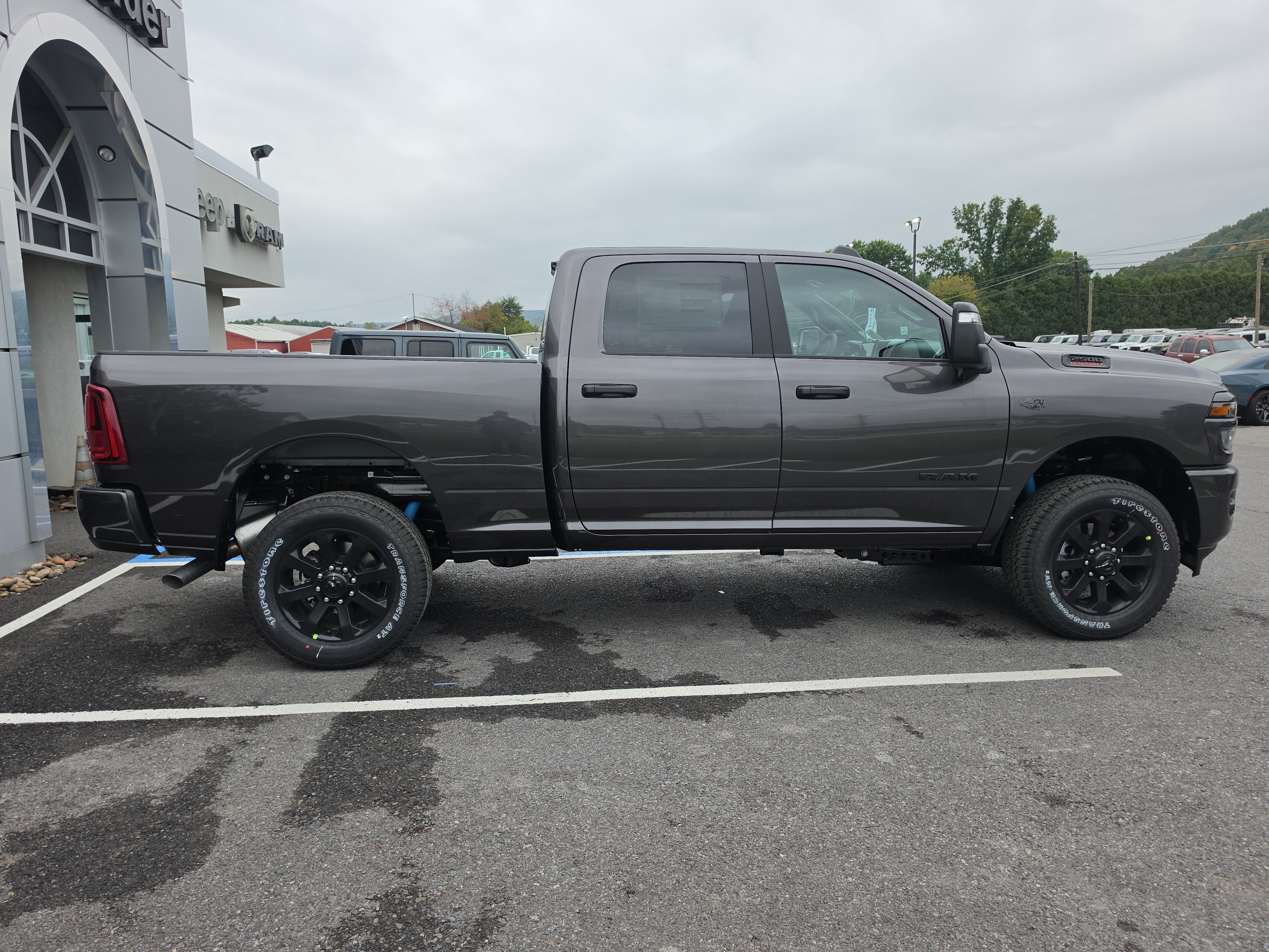 New 2027 Ram 2500 BIG HORN CREW CAB 4X4 6'4 BOX Pickup