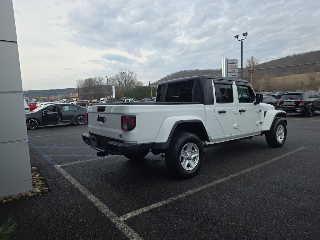 Used 2022 Jeep Gladiator Sport Truck Crew Cab