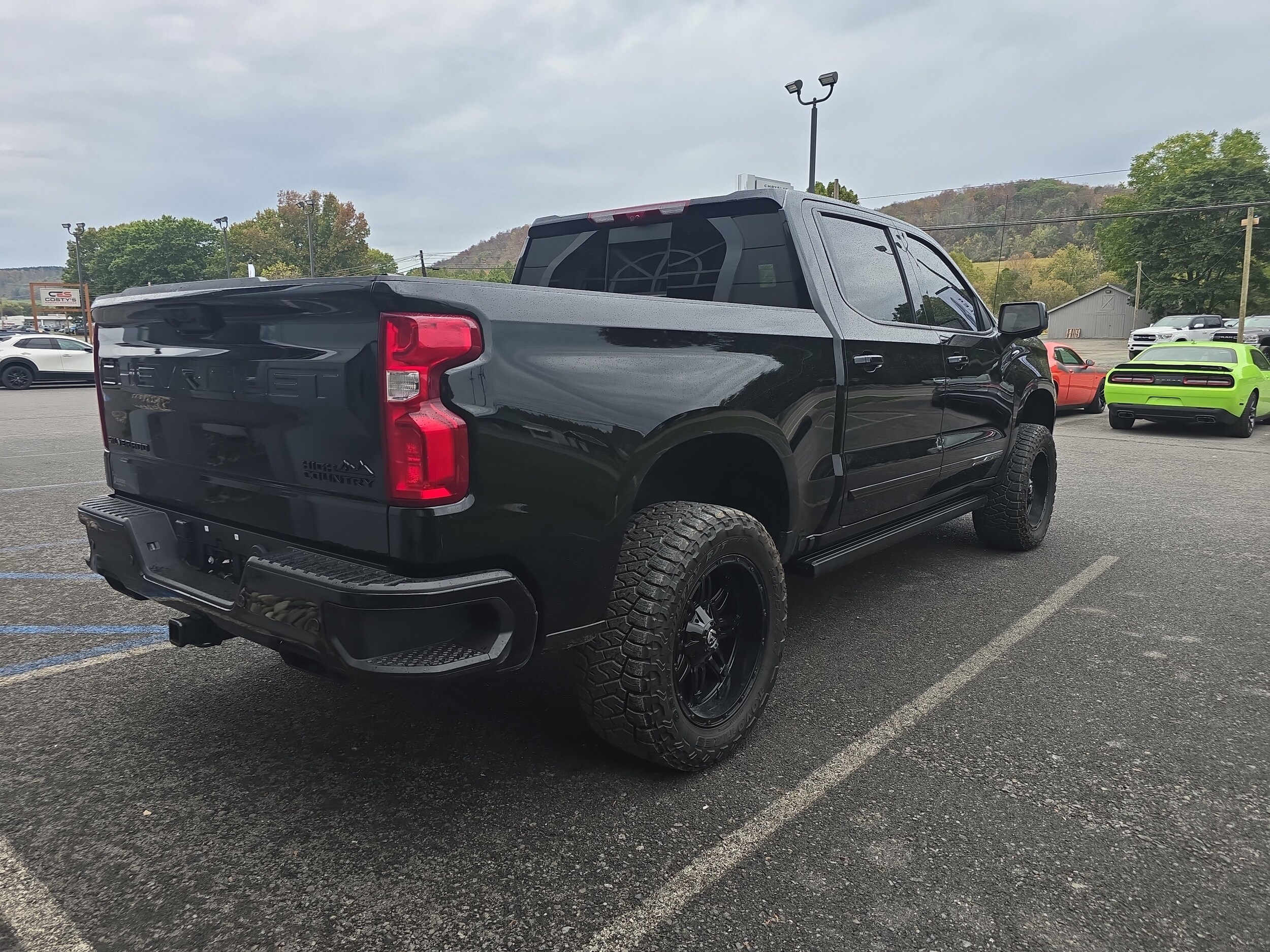 2025 Chevrolet Silverado 1500 High Country photo 2