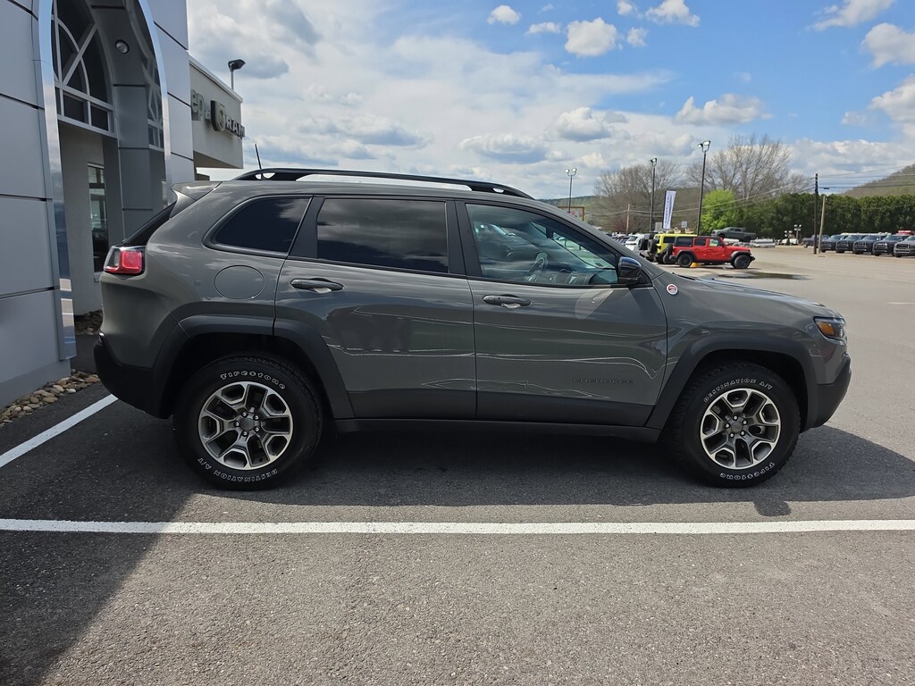 Used 2022 Jeep Cherokee Trailhawk SUV