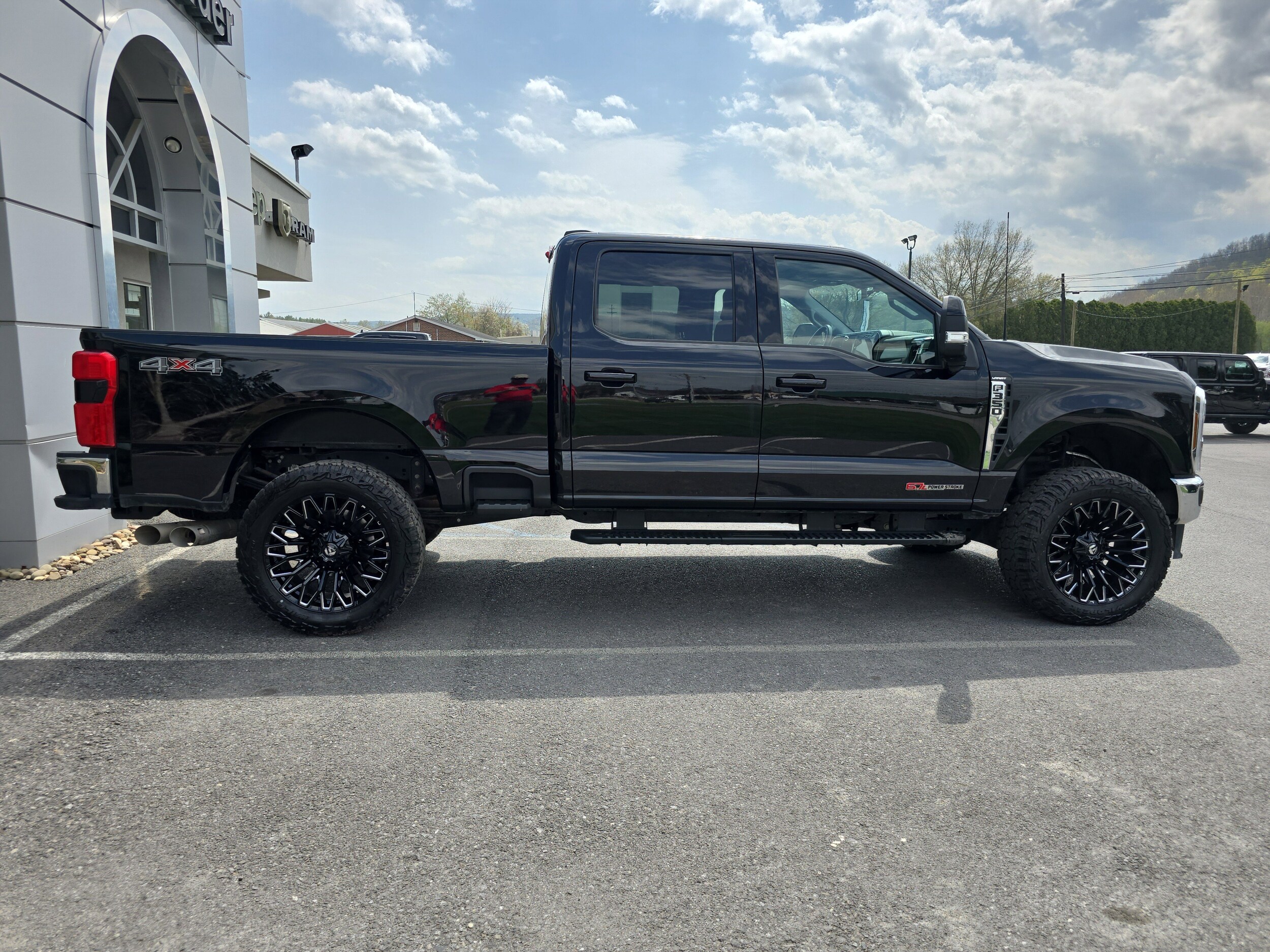2024 Ford F-350 Lariat photo 2