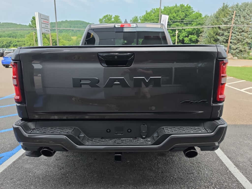 New 2026 Ram 1500 EXPRESS CREW CAB 4X4 5'7 BOX Pickup