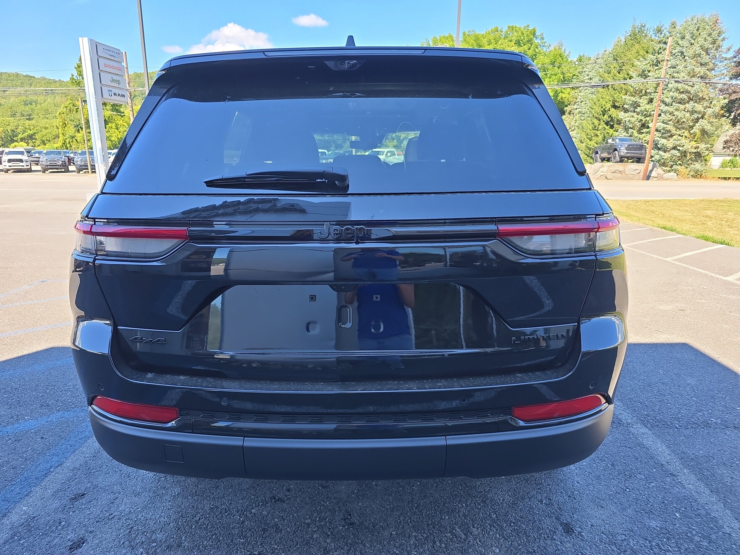 2025 Jeep Grand Cherokee Limited photo 3