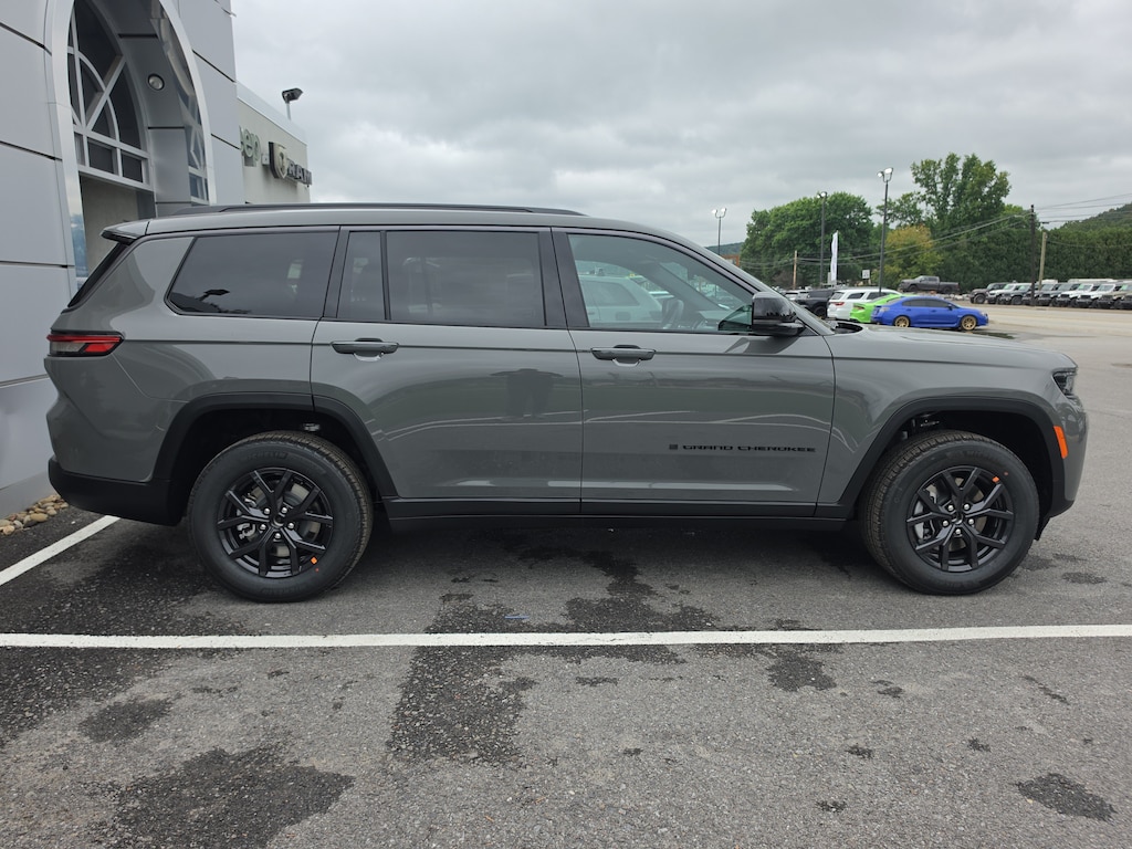 New 2027 Jeep Grand Cherokee L 3 Row LAREDO 4X4 Sport Utility