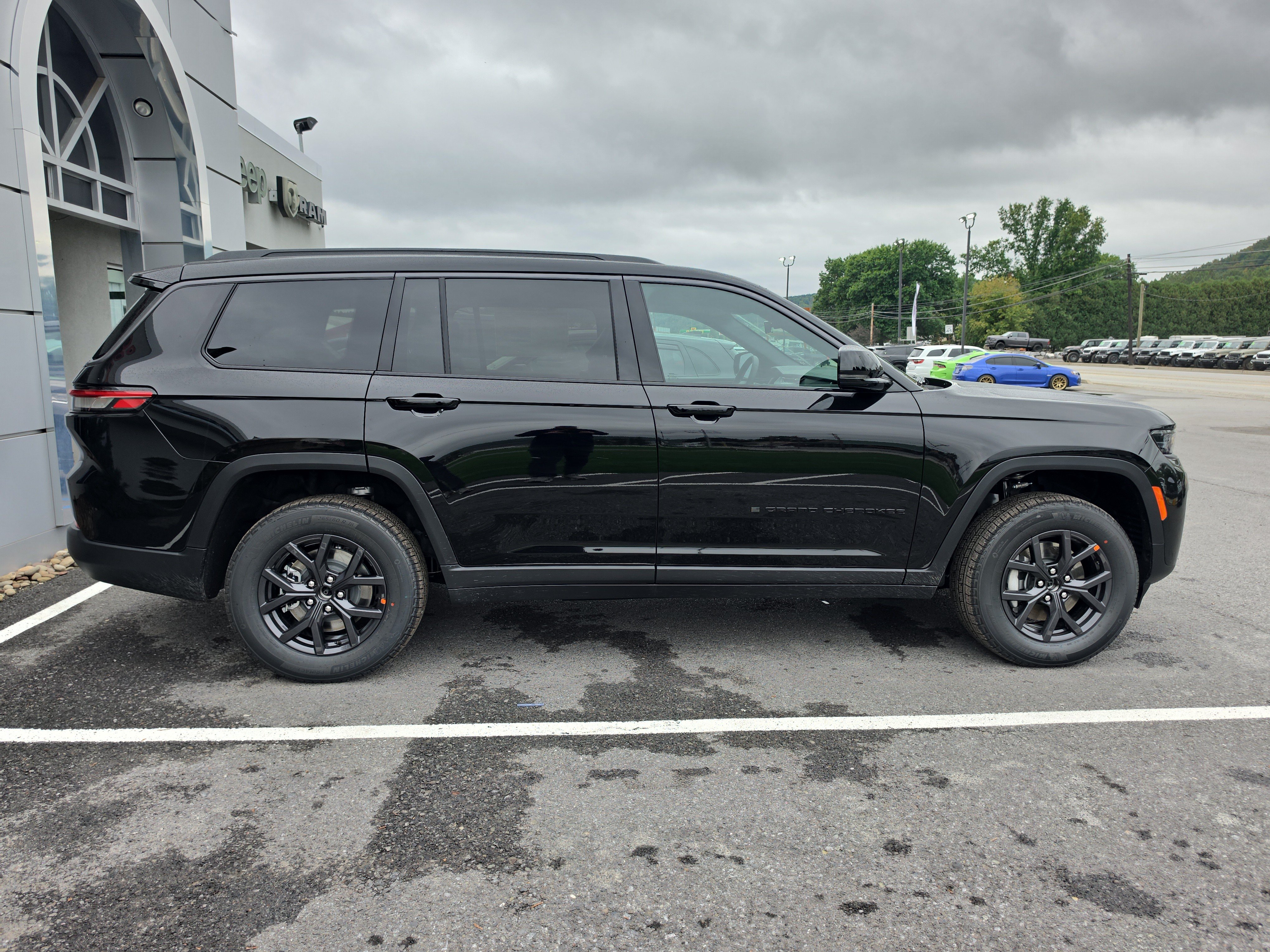New 2027 Jeep Grand Cherokee L 3 Row LAREDO 4X4 Sport Utility