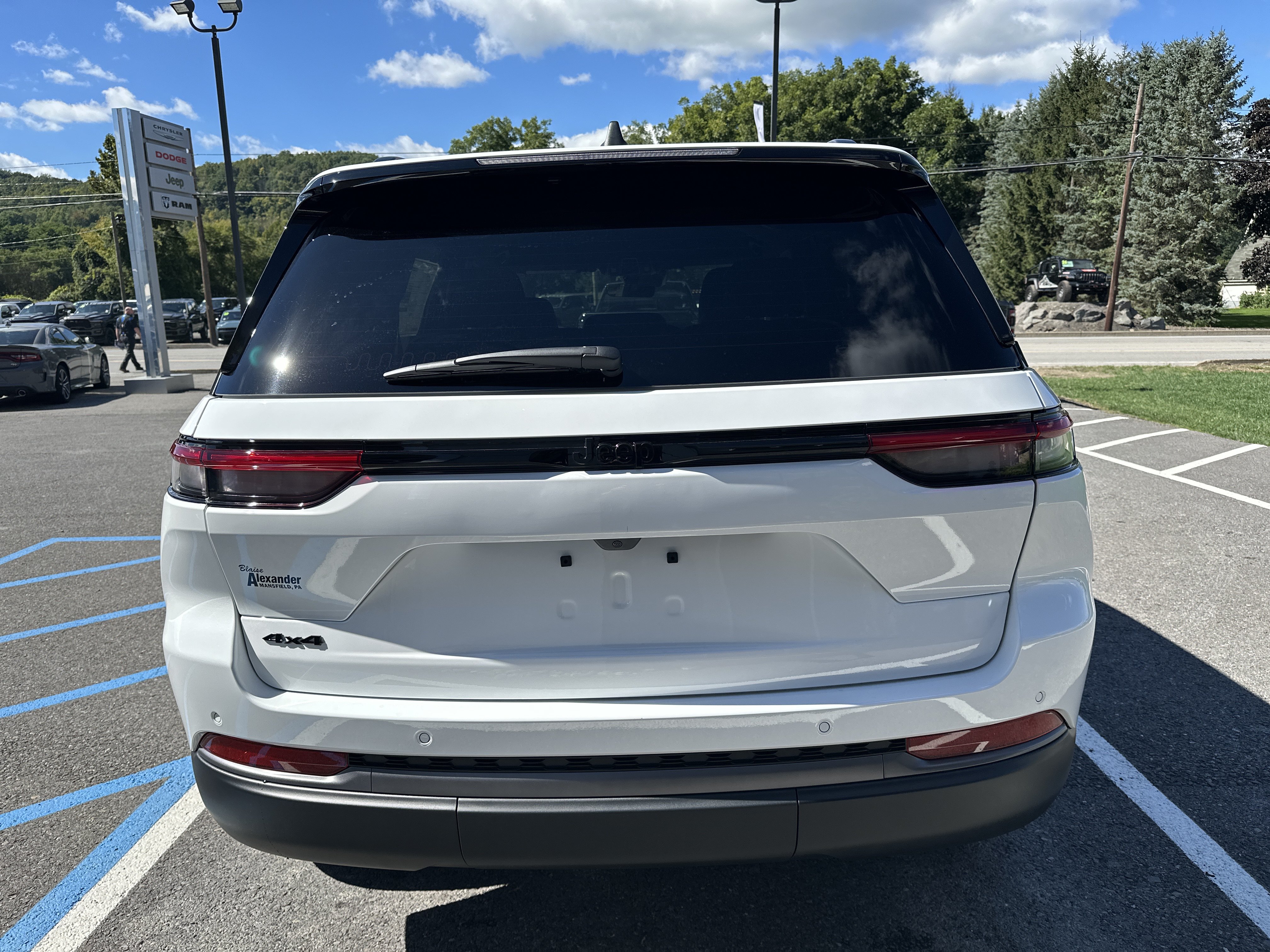 New 2027 Jeep Grand Cherokee LAREDO ALTITUDE 4X4 Sport Utility