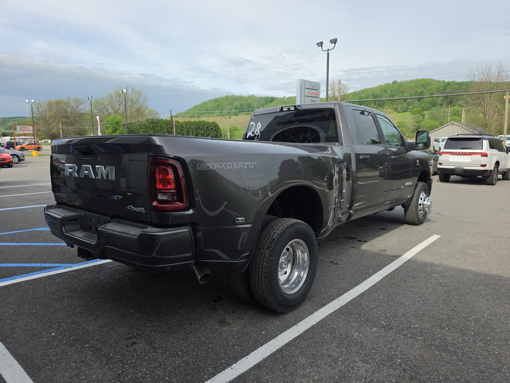 New 2026 Ram 3500 BIG HORN CREW CAB 4X4 8' BOX Pickup