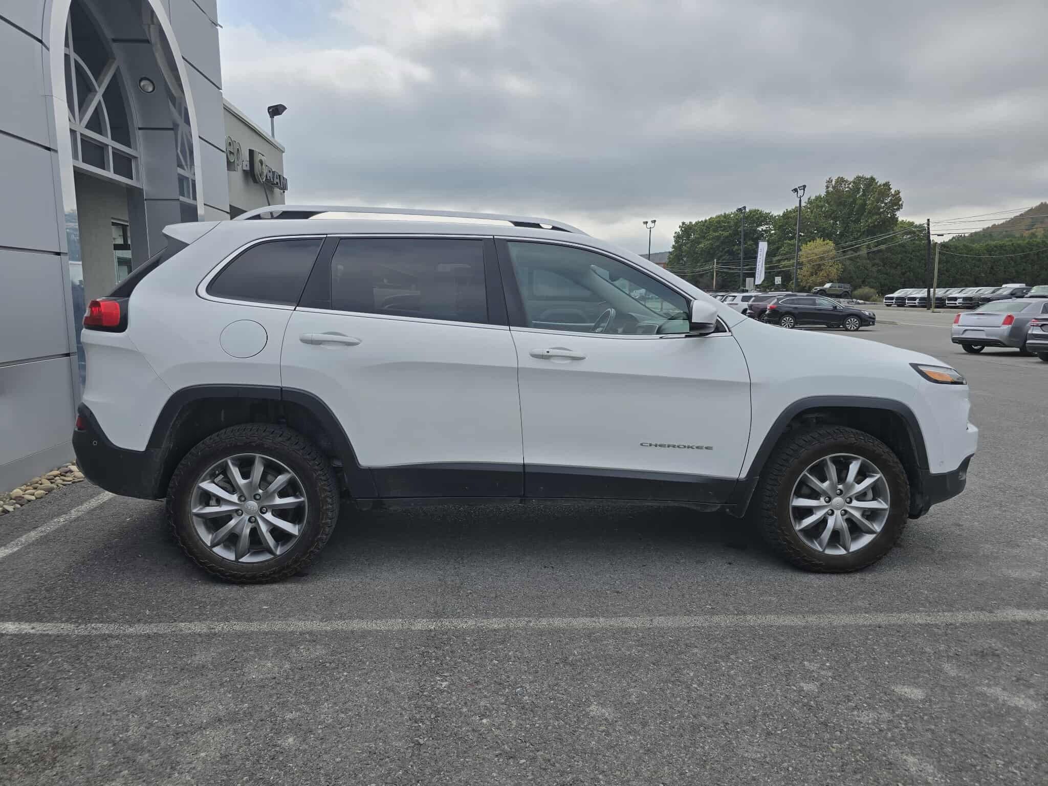 2018 Jeep Cherokee Limited photo 2