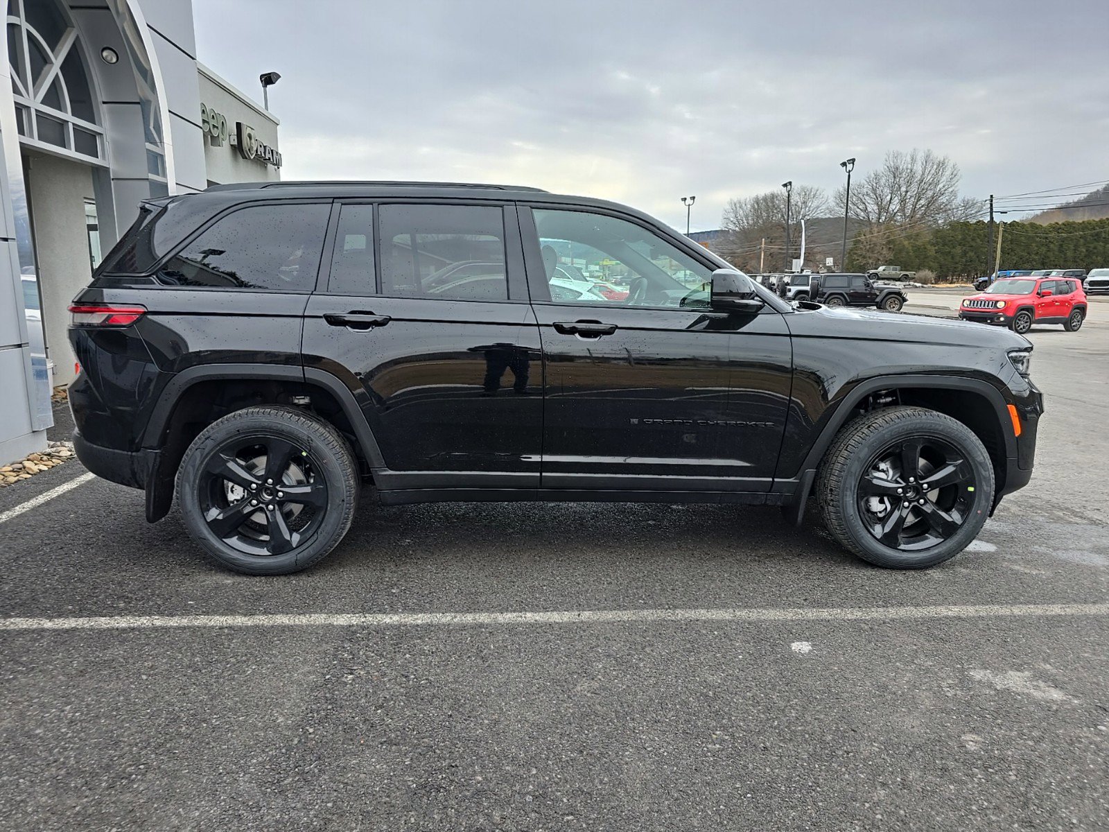 2025 Jeep Grand Cherokee Limited photo 2