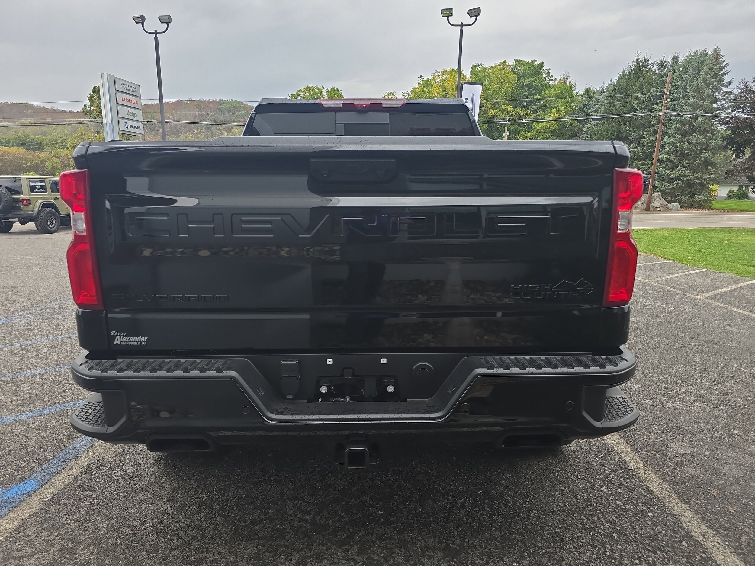 2025 Chevrolet Silverado 1500 High Country photo 3