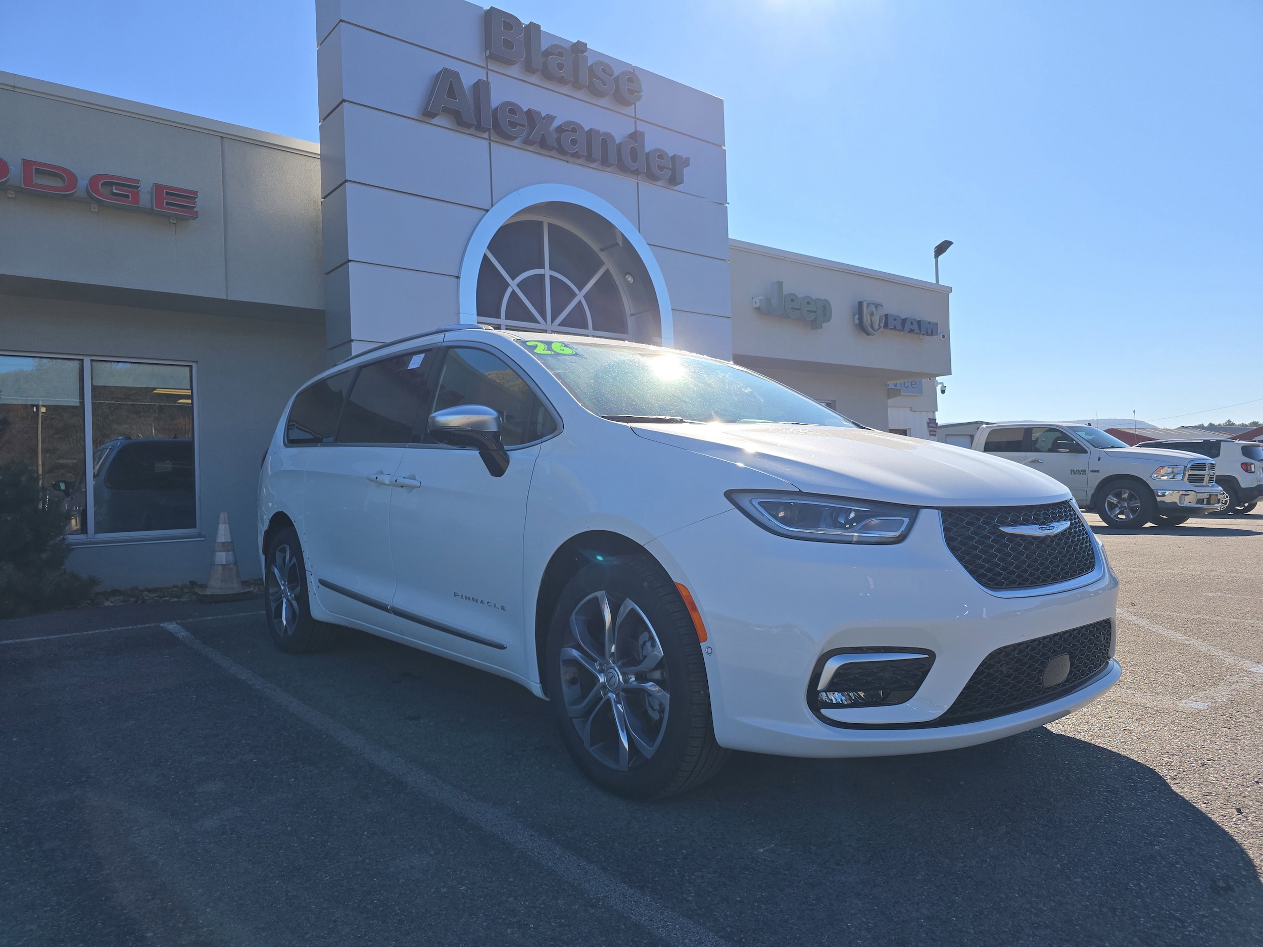 2026 Chrysler Pacifica Pinnacle's photo