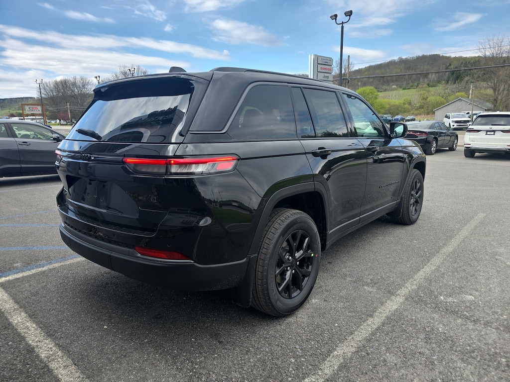 New 2026 Jeep Grand Cherokee LAREDO ALTITUDE 4X4 Sport Utility