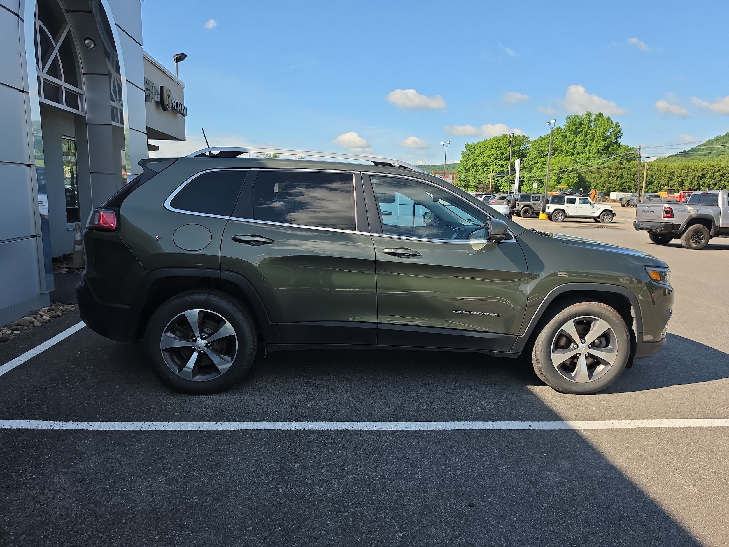 Used 2019 Jeep Cherokee Limited with VIN 1C4PJMDX9KD346733 for sale in Mansfield, PA