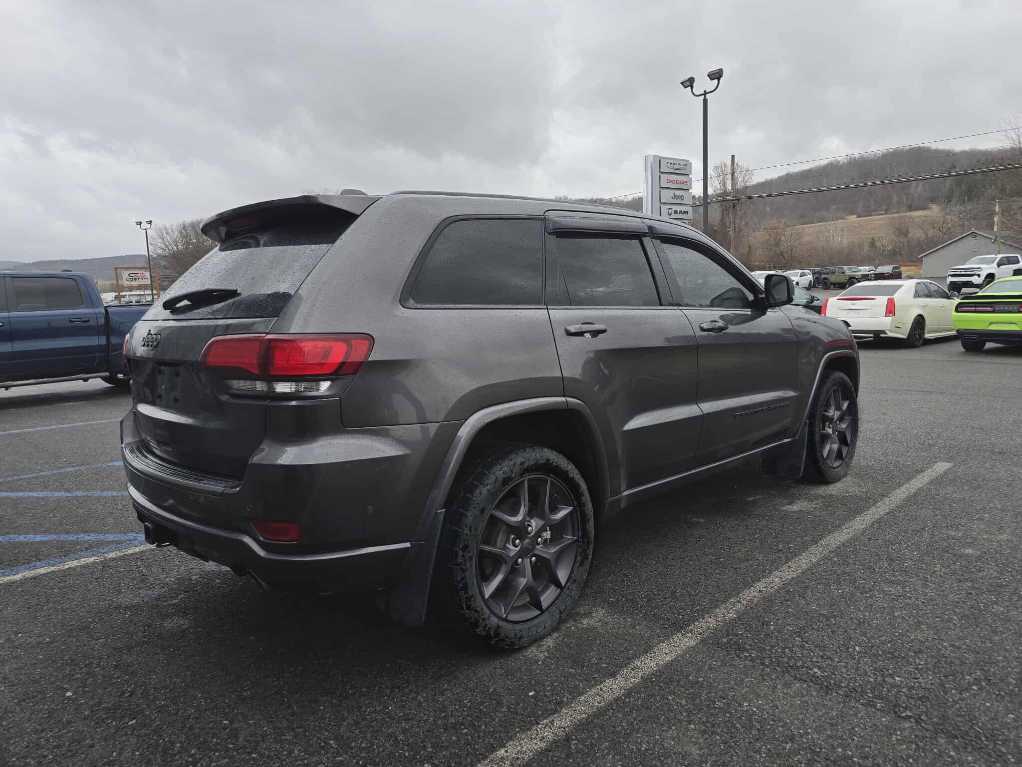 2021 Jeep Grand Cherokee Limited Anniversary Edition photo 2