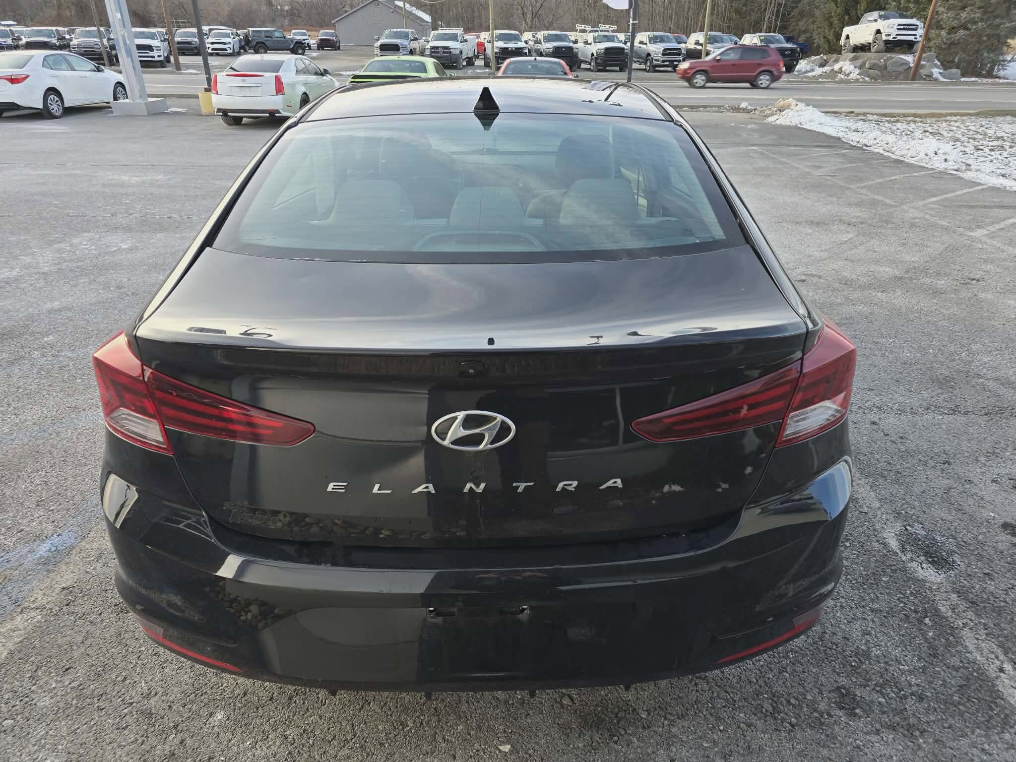2020 Hyundai Elantra Value Edition photo 3