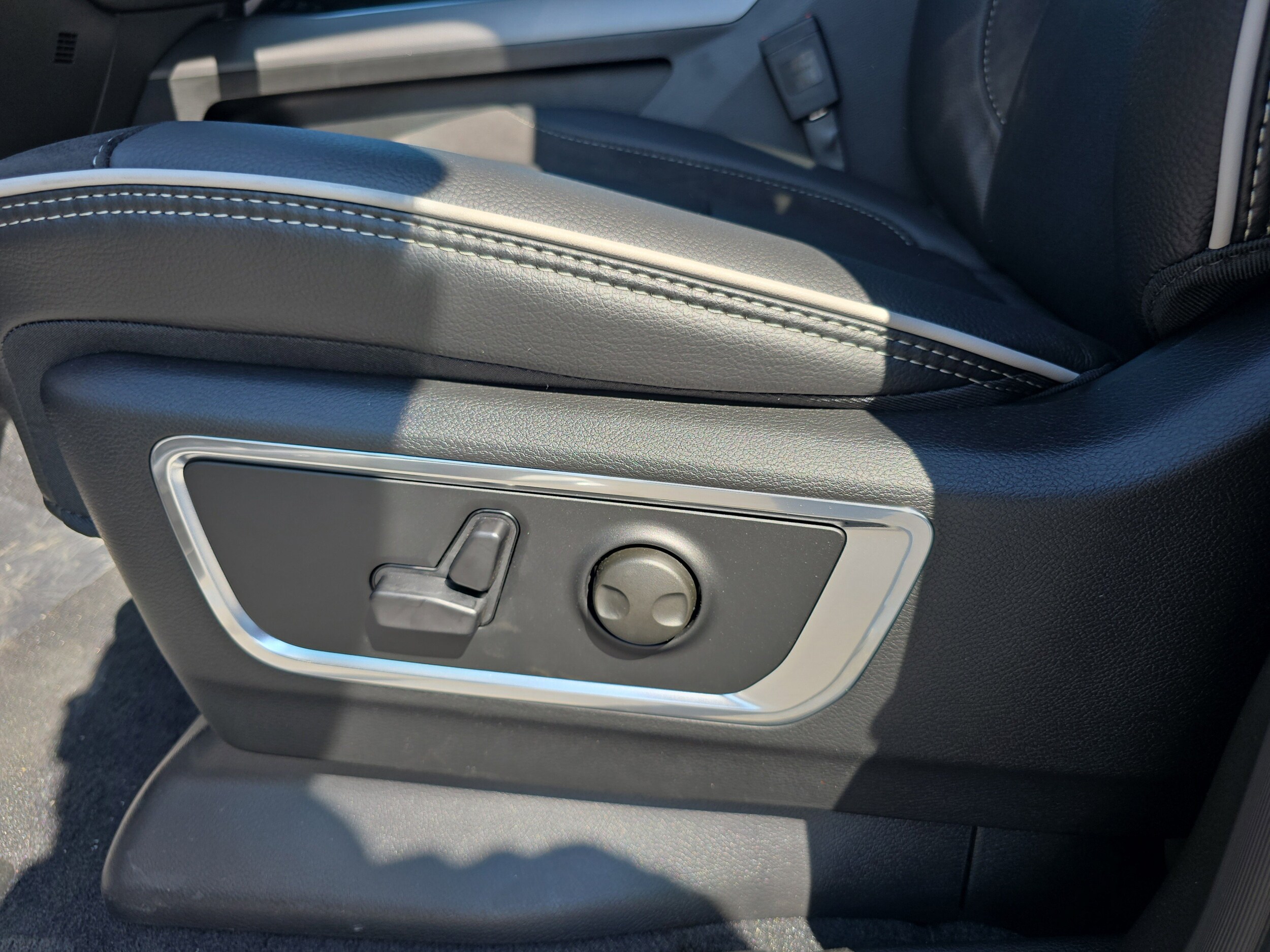 2026 RAM 1500 Laramie - Photo 13