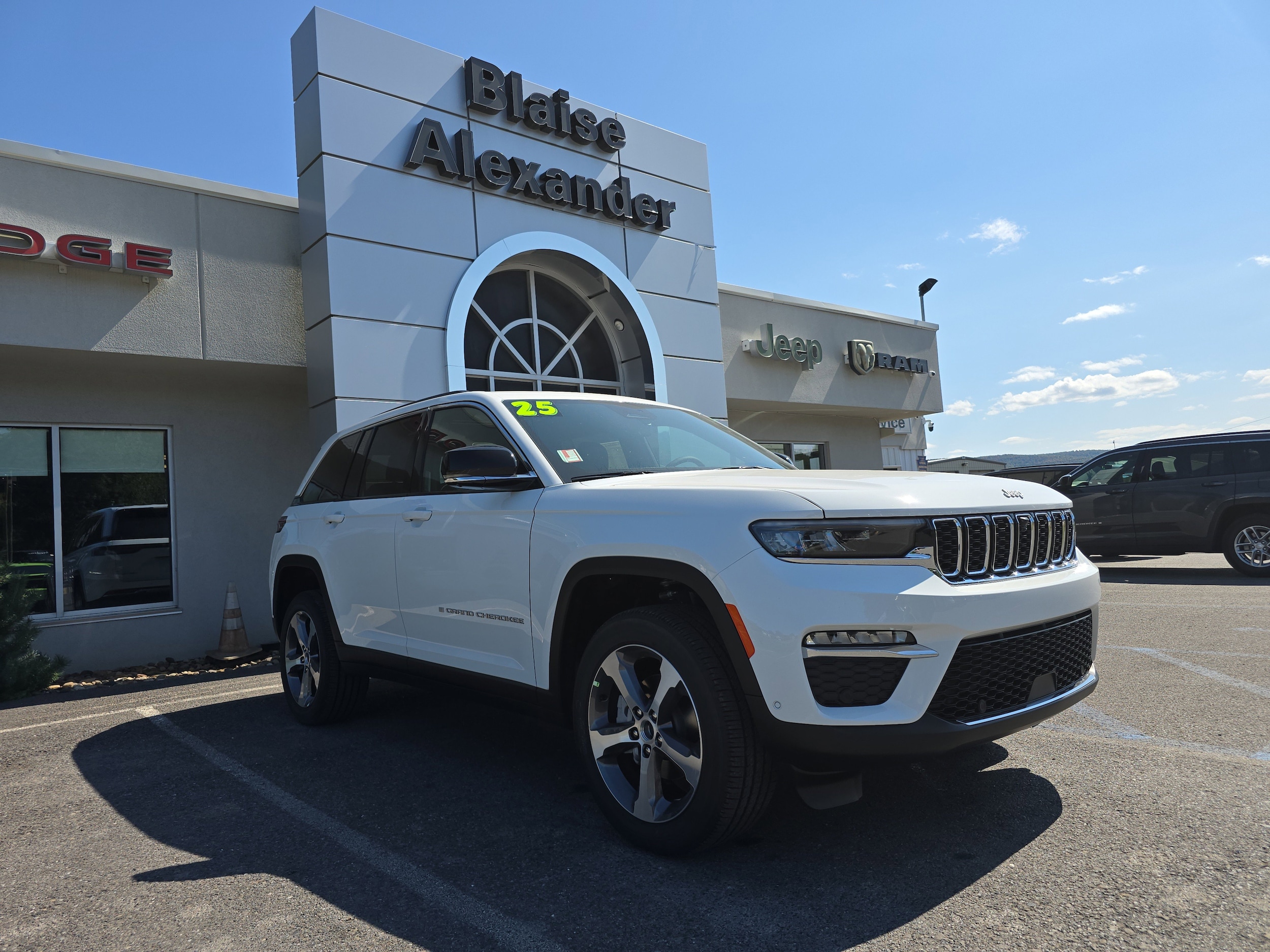2025 Jeep Grand Cherokee Limited's photo