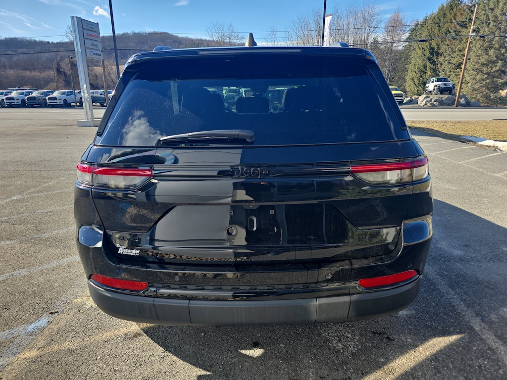 Used 2025 Jeep Grand Cherokee Altitude X Laredo SUV