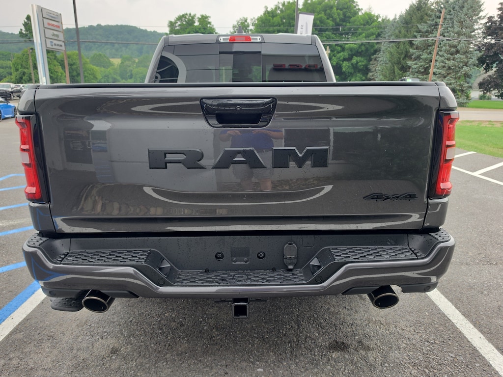 New 2026 Ram 1500 EXPRESS CREW CAB 4X4 5'7 BOX Pickup