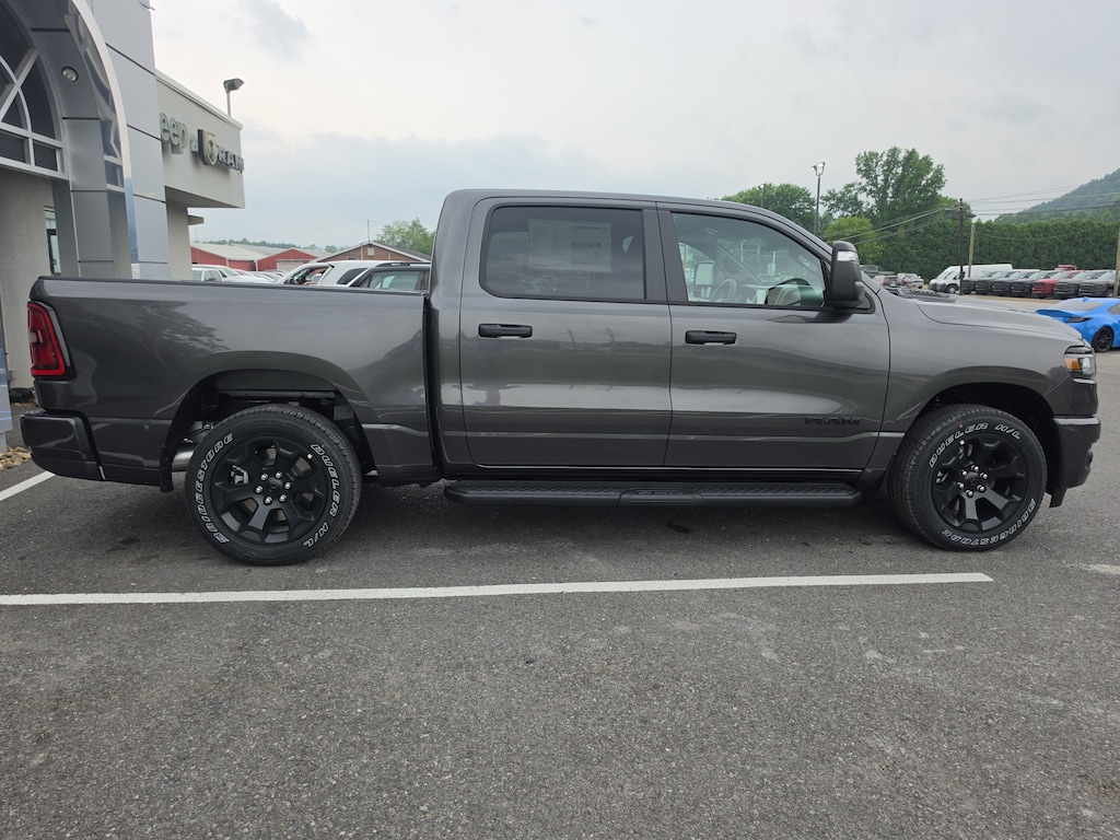 New 2026 Ram 1500 EXPRESS CREW CAB 4X4 5'7 BOX Pickup