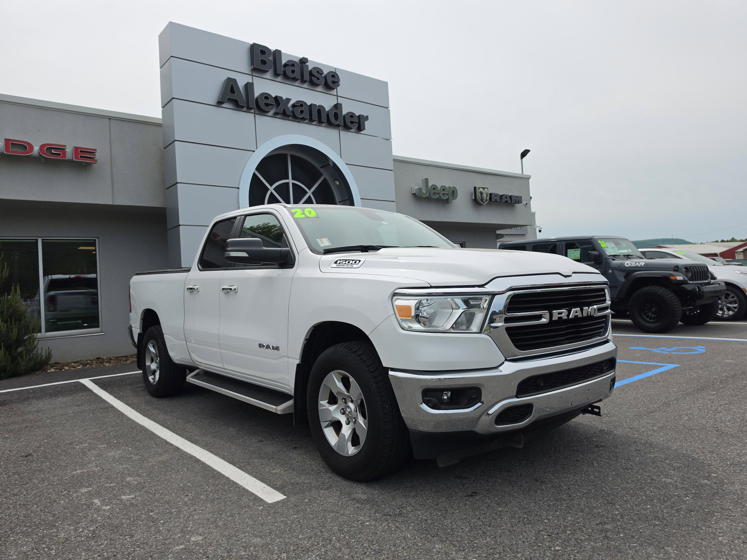 2020 RAM 1500 Big Horn/Lone Star 4x4 Quad Cab 6'4's photo