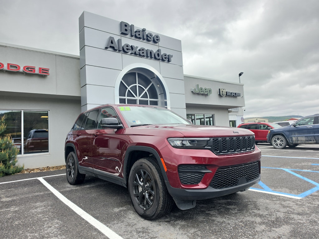 Used 2025 Jeep Grand Cherokee Altitude Laredo SUV