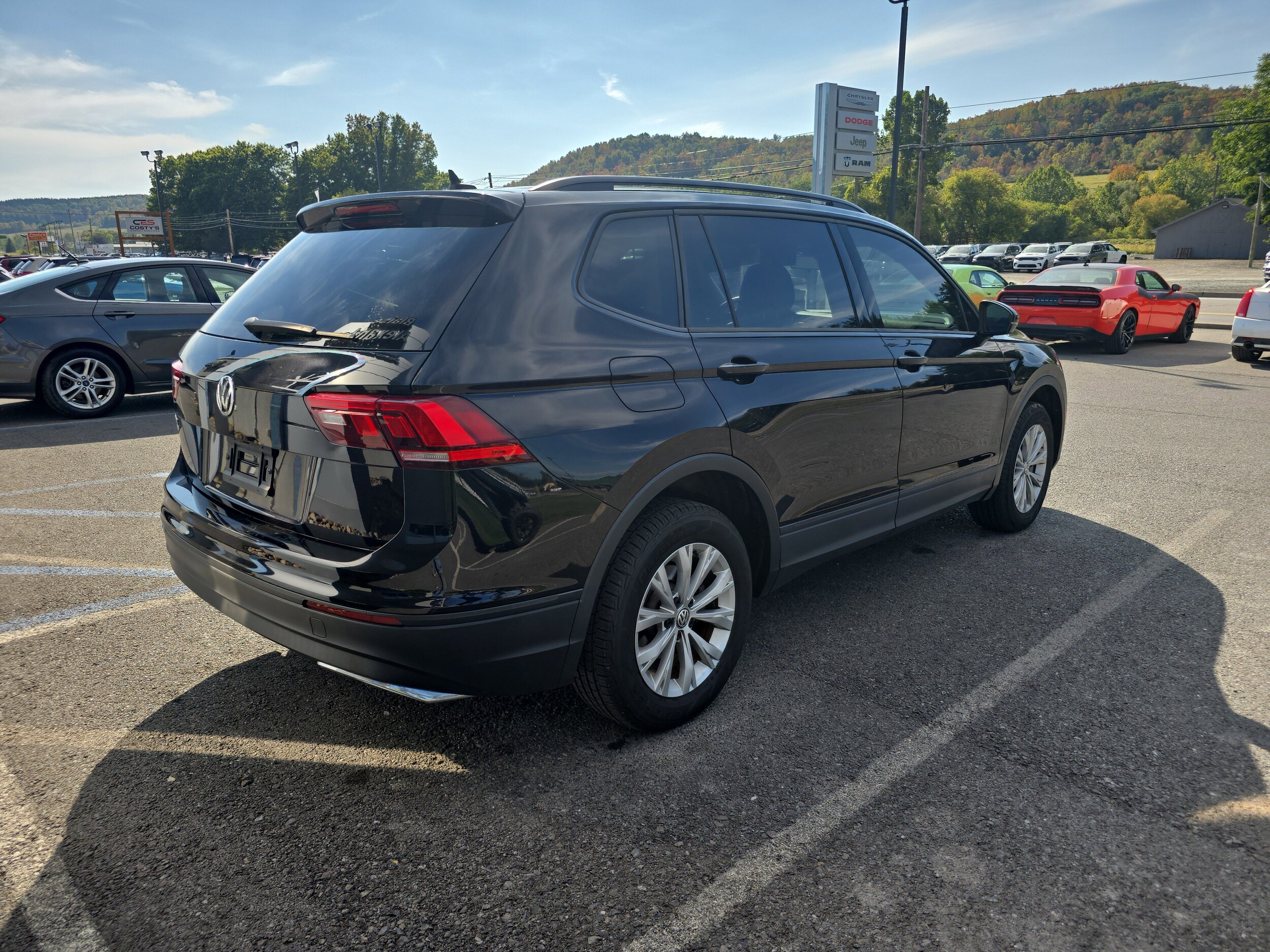 2020 Volkswagen Tiguan S photo 3
