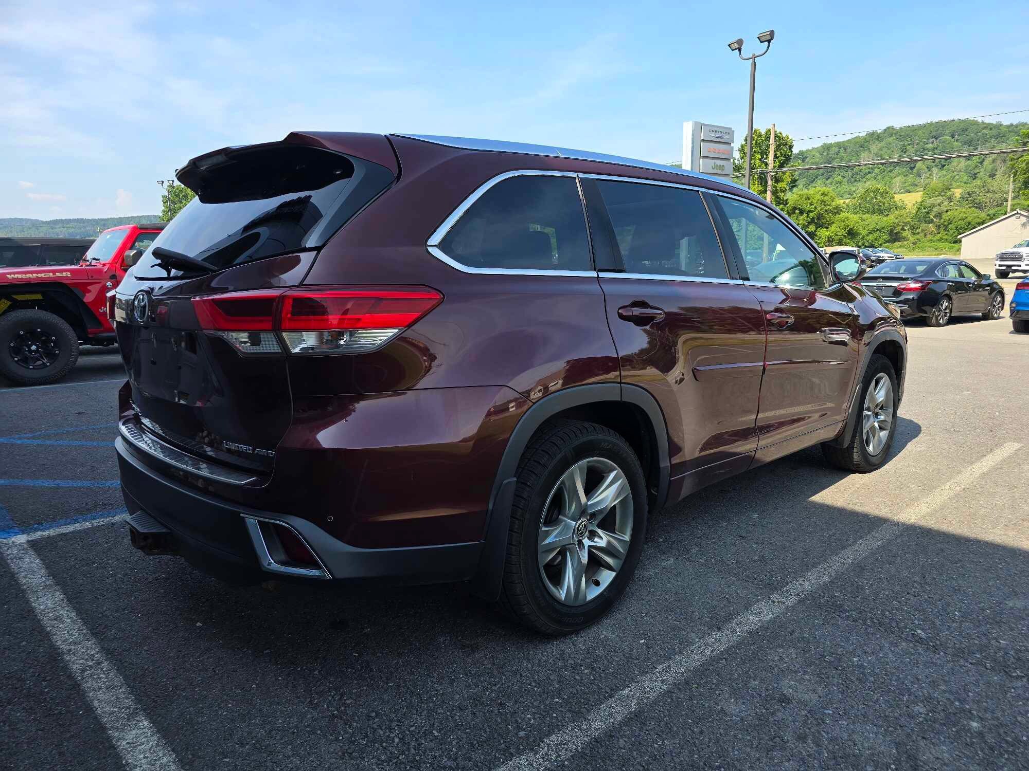 2019 Toyota Highlander Limited photo 3