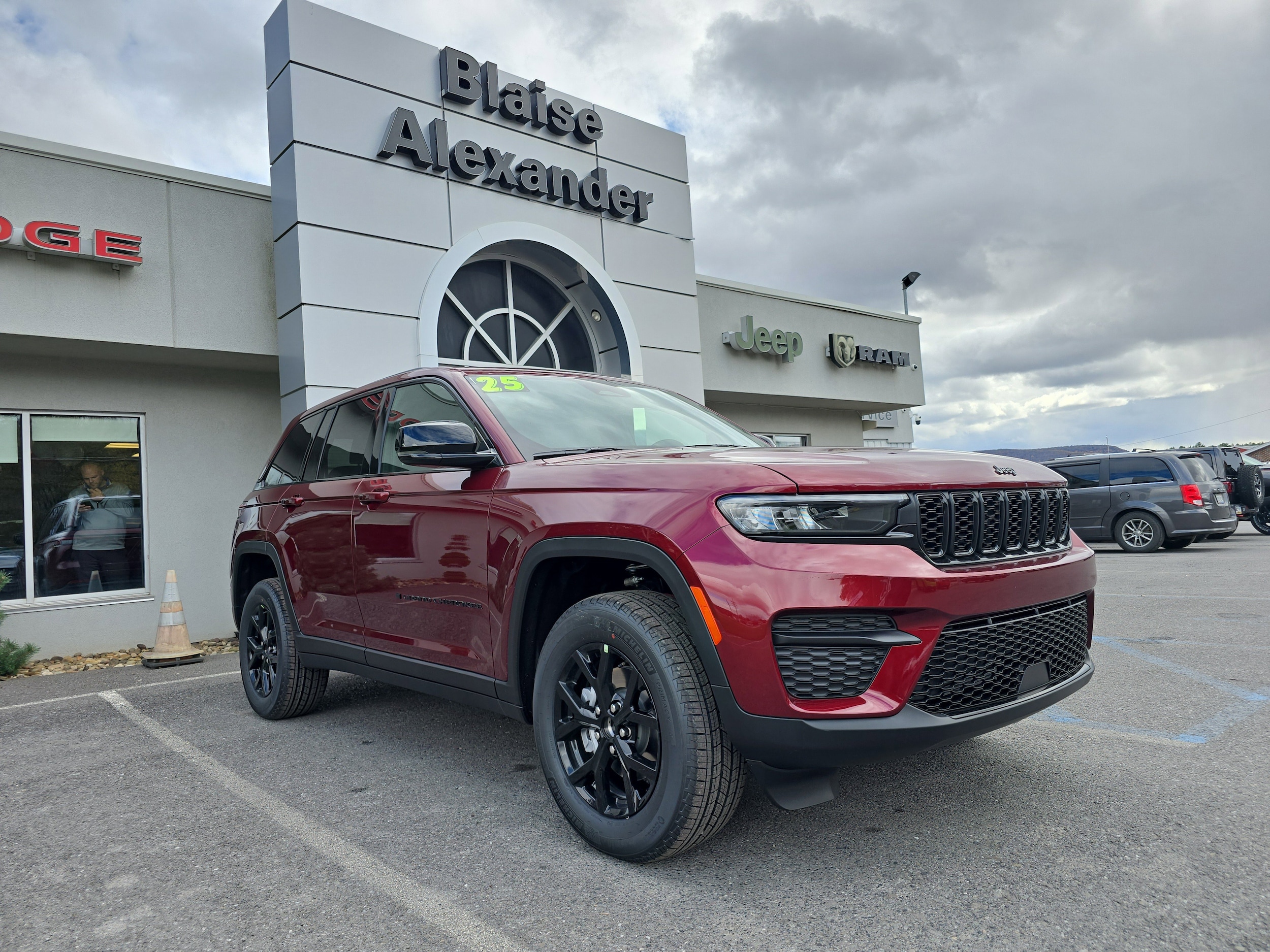 2025 Jeep Grand Cherokee Altitude's photo