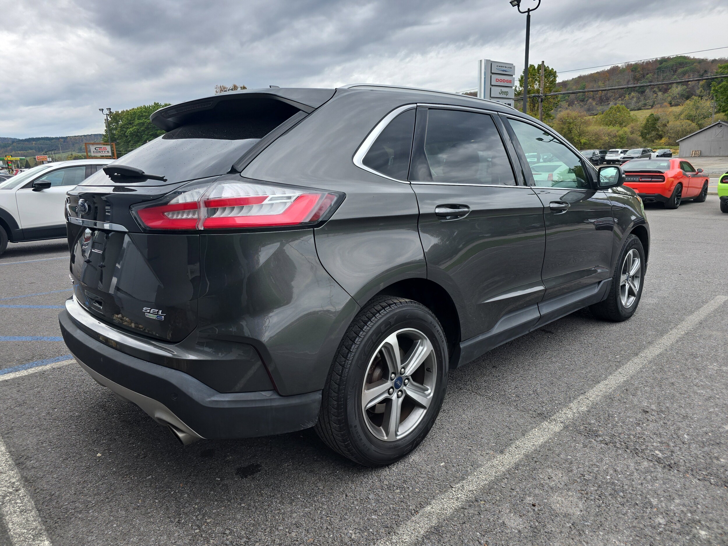 2019 Ford Edge SEL photo 2