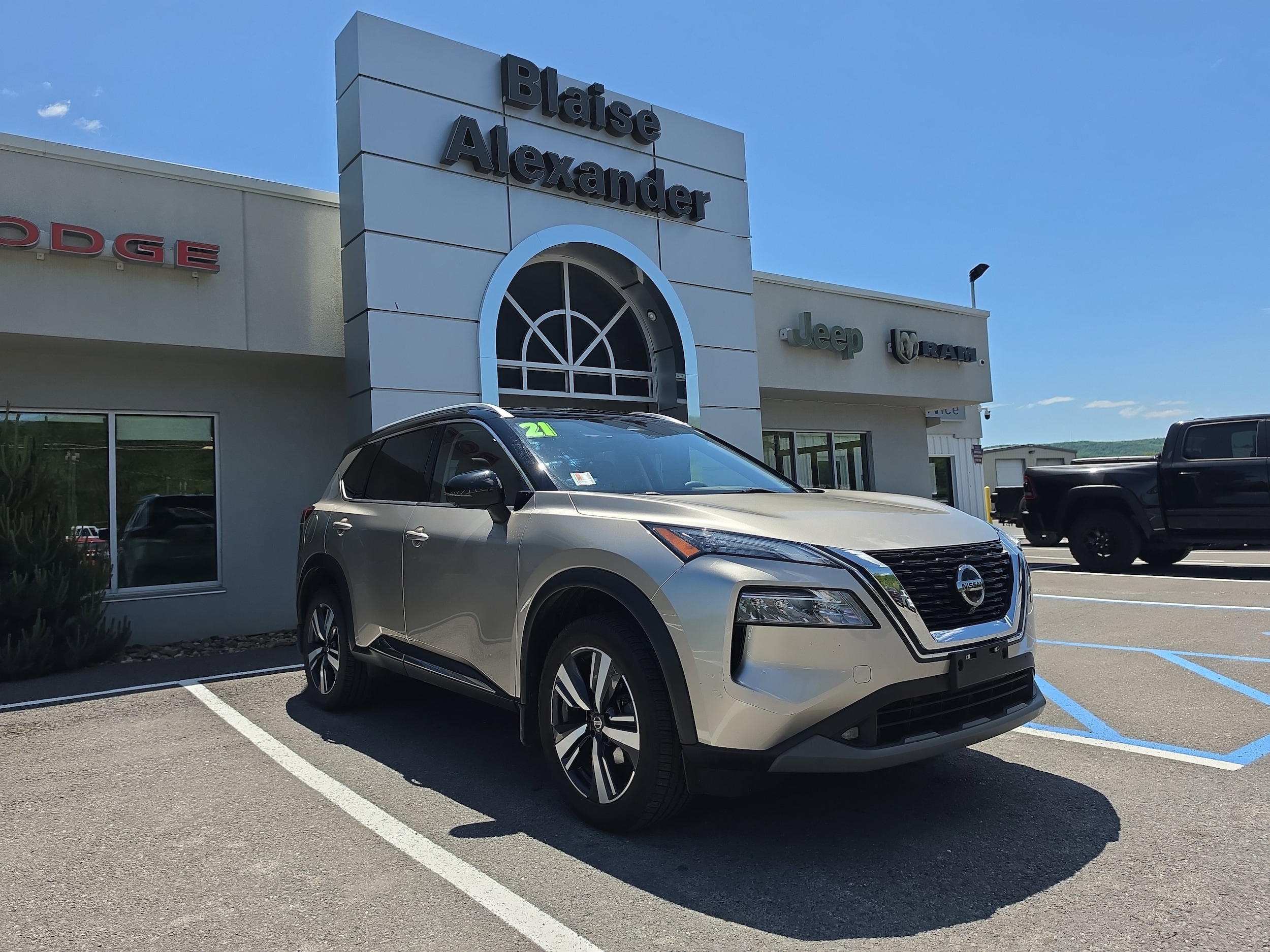 2021 Nissan Rogue SL AWD's photo