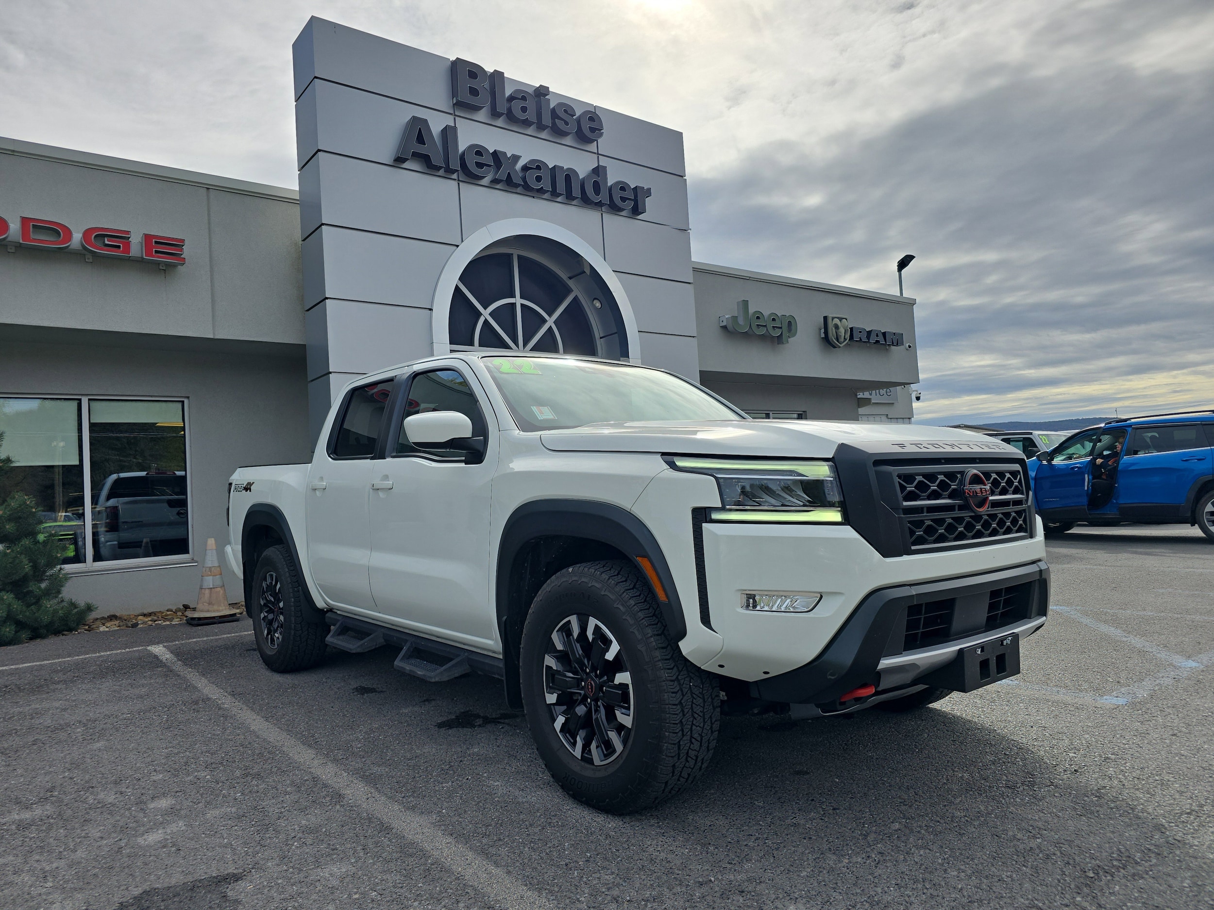 2022 Nissan Frontier PRO-4X's photo