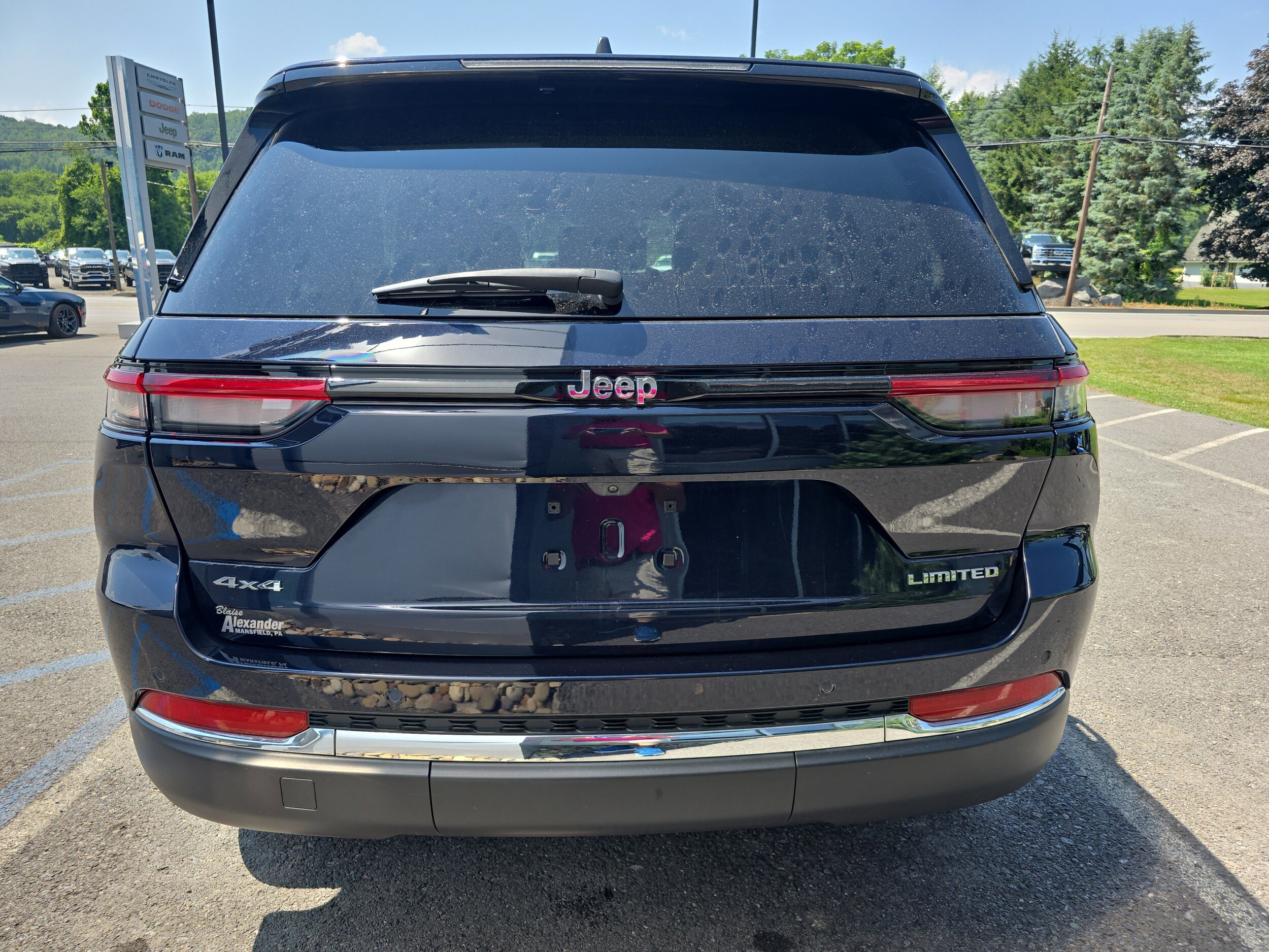 2024 Jeep Grand Cherokee Limited photo 4