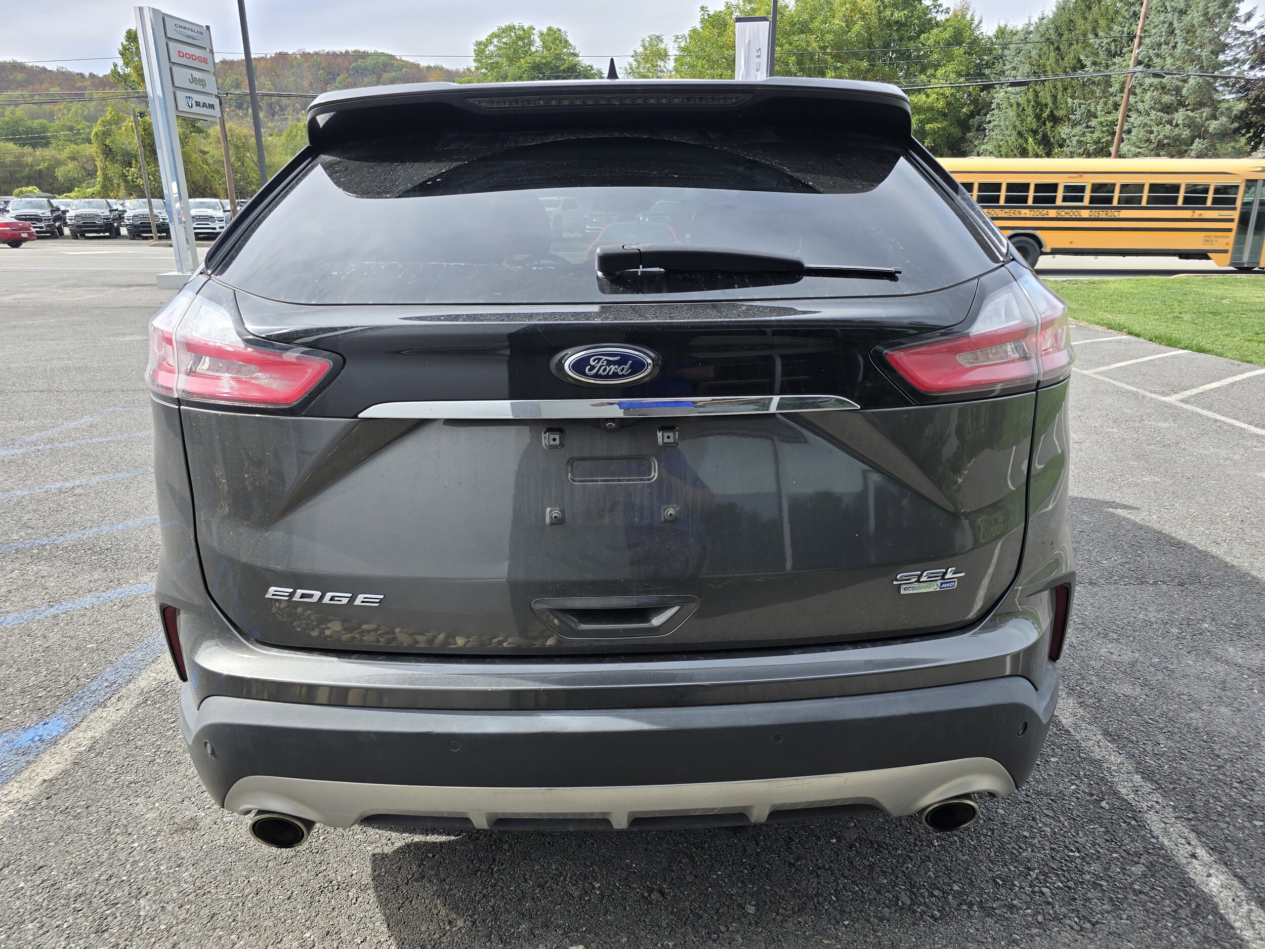 2019 Ford Edge SEL photo 3