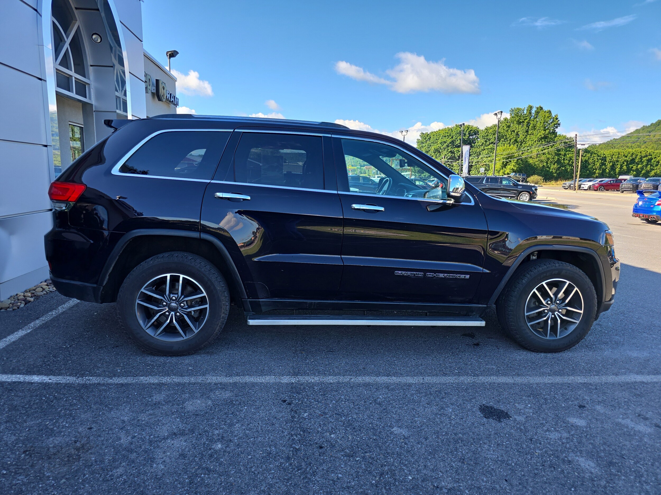 2019 Jeep Grand Cherokee Limited photo 2