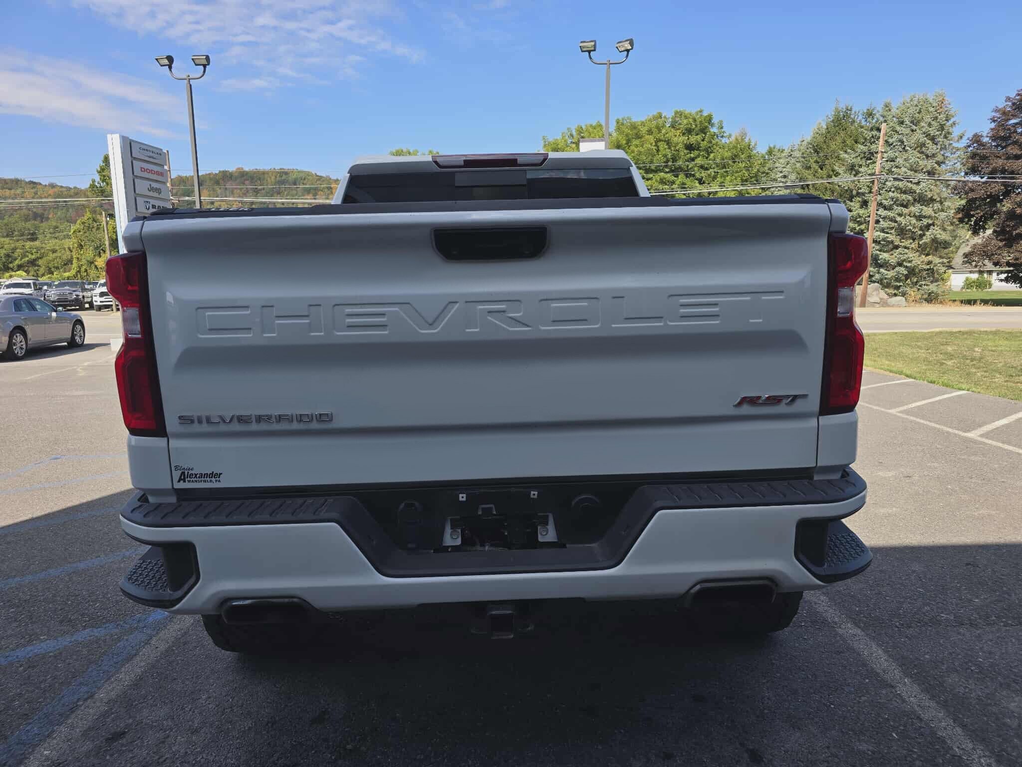 2022 Chevrolet Silverado 1500 RST photo 2
