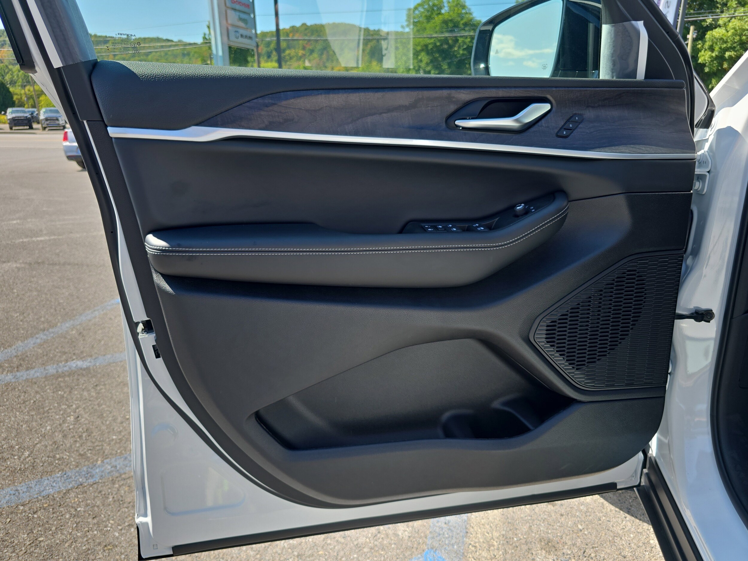 2025 Jeep Grand Cherokee Limited - Photo 17
