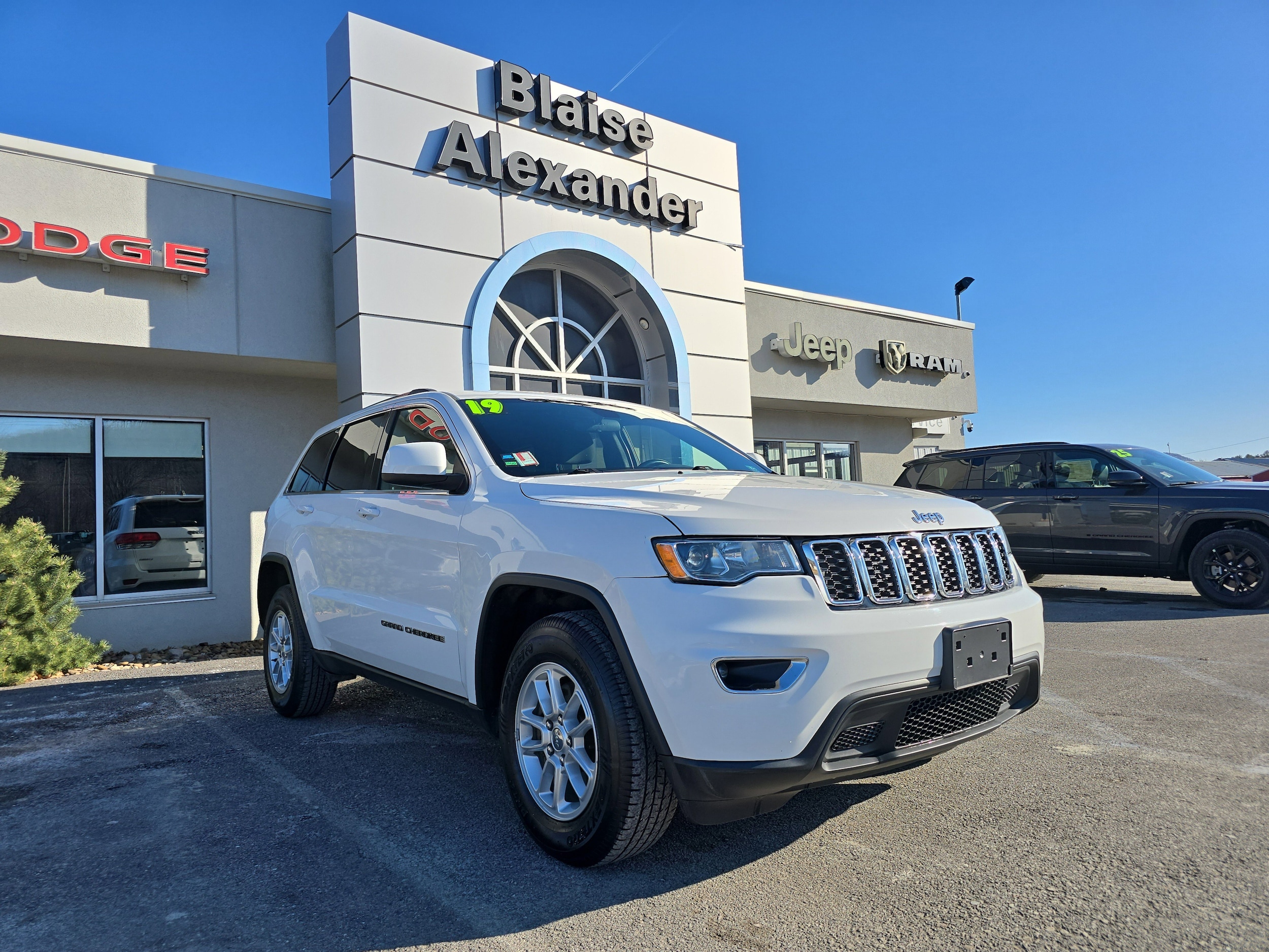 2019 Jeep Grand Cherokee Laredo E