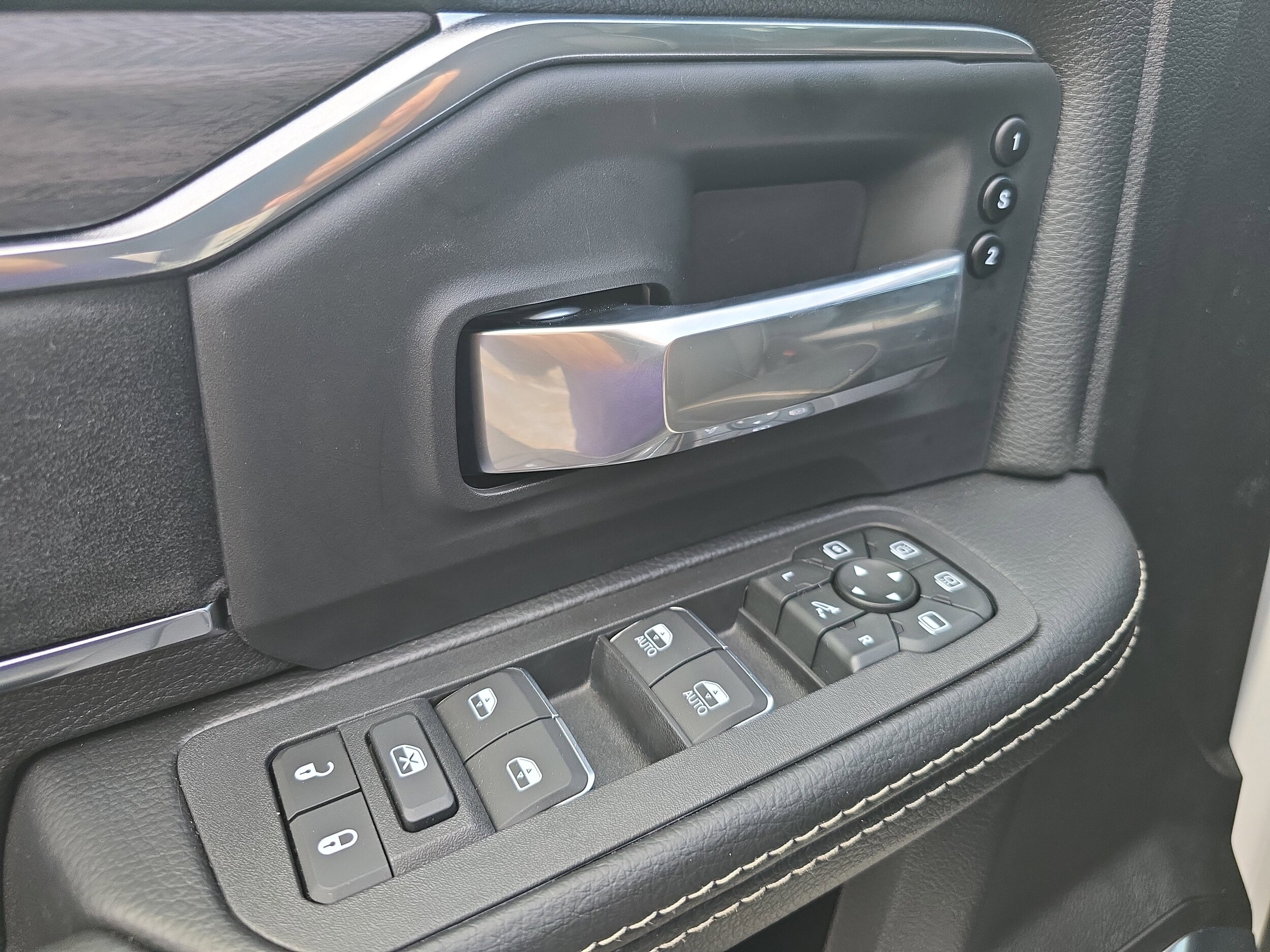 2026 RAM 2500 Laramie - Photo 19