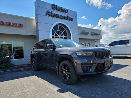 2023 Jeep Grand Cherokee Laredo SUV
