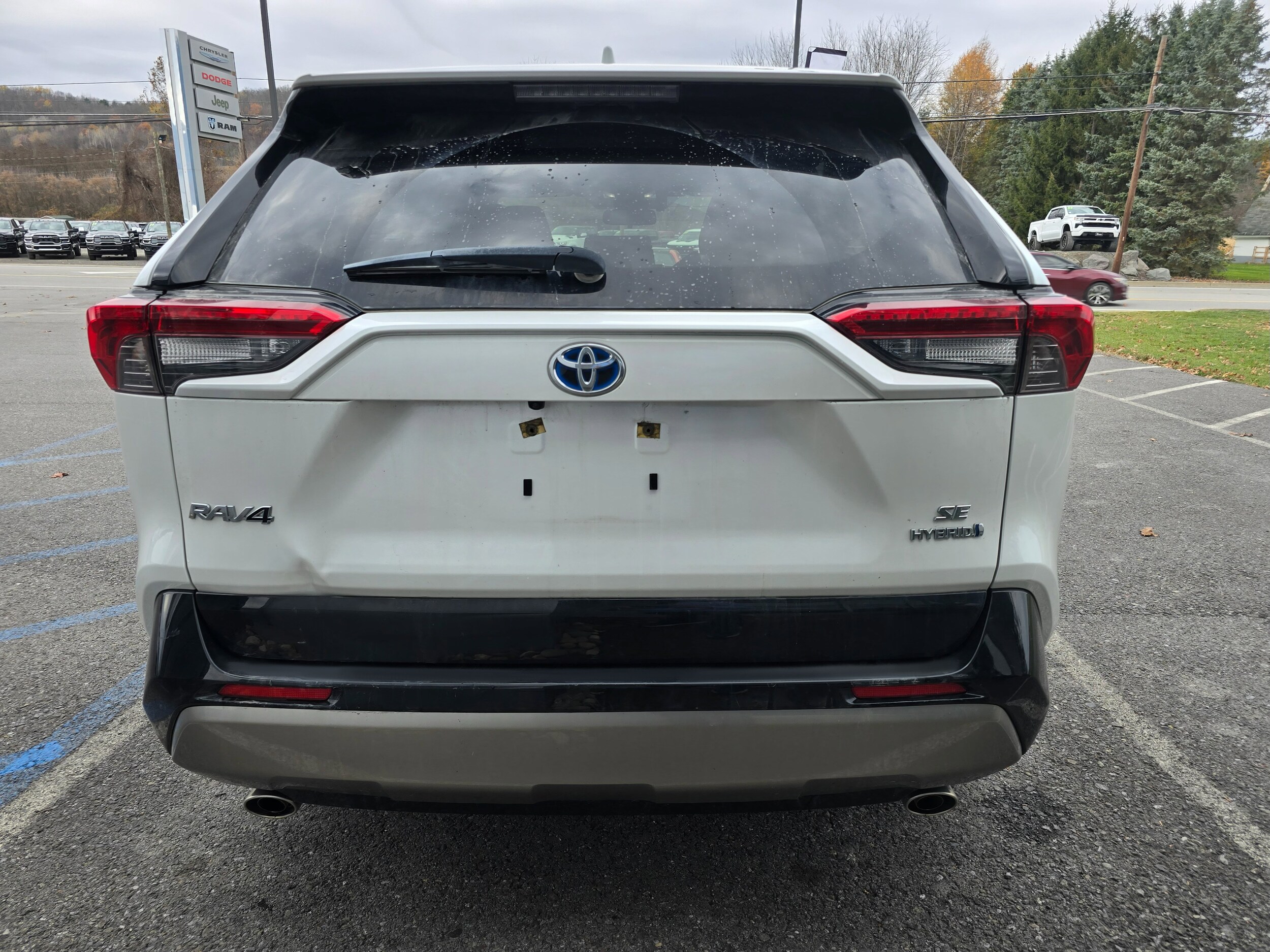 2023 Toyota RAV4 SE Hybrid photo 3