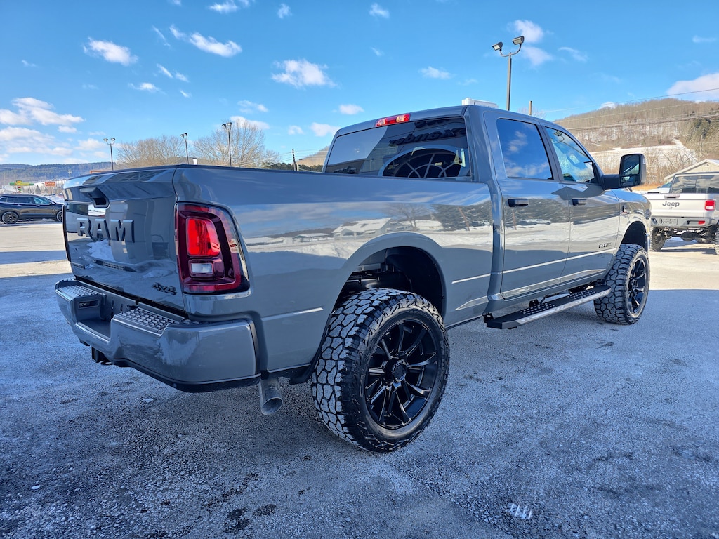 New 2026 Ram 2500 BIG HORN CREW CAB 4X4 6'4 BOX Pickup