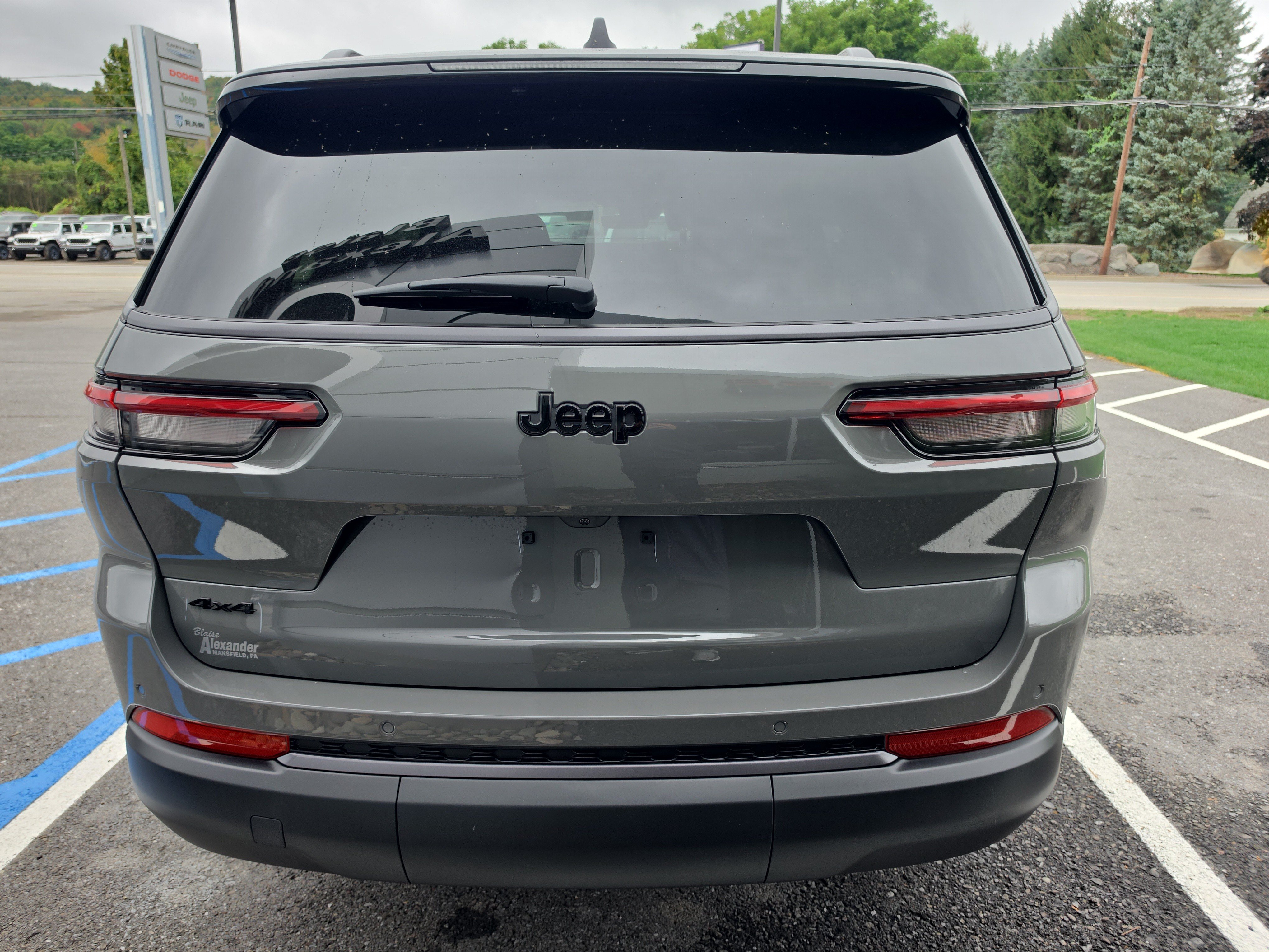 New 2027 Jeep Grand Cherokee L 3 Row LAREDO 4X4 Sport Utility